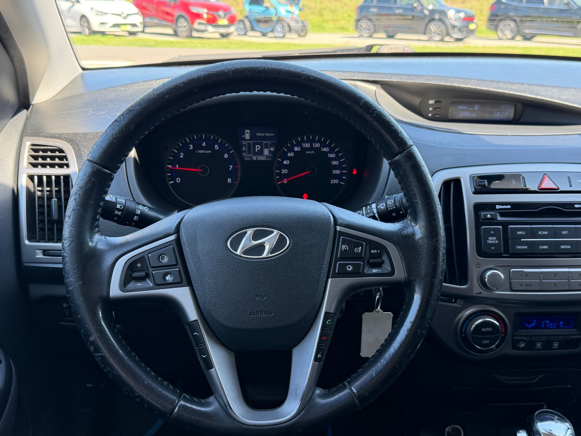 HYUNDAI i20 1.4 Style Automatic+++MIT MFK 30.4.2025+++-image-7