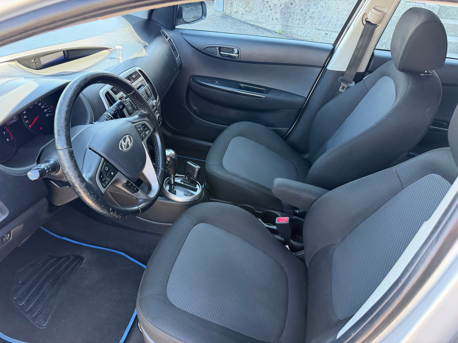 HYUNDAI i20 1.4 Style Automatic+++MIT MFK 30.4.2025+++-image-5