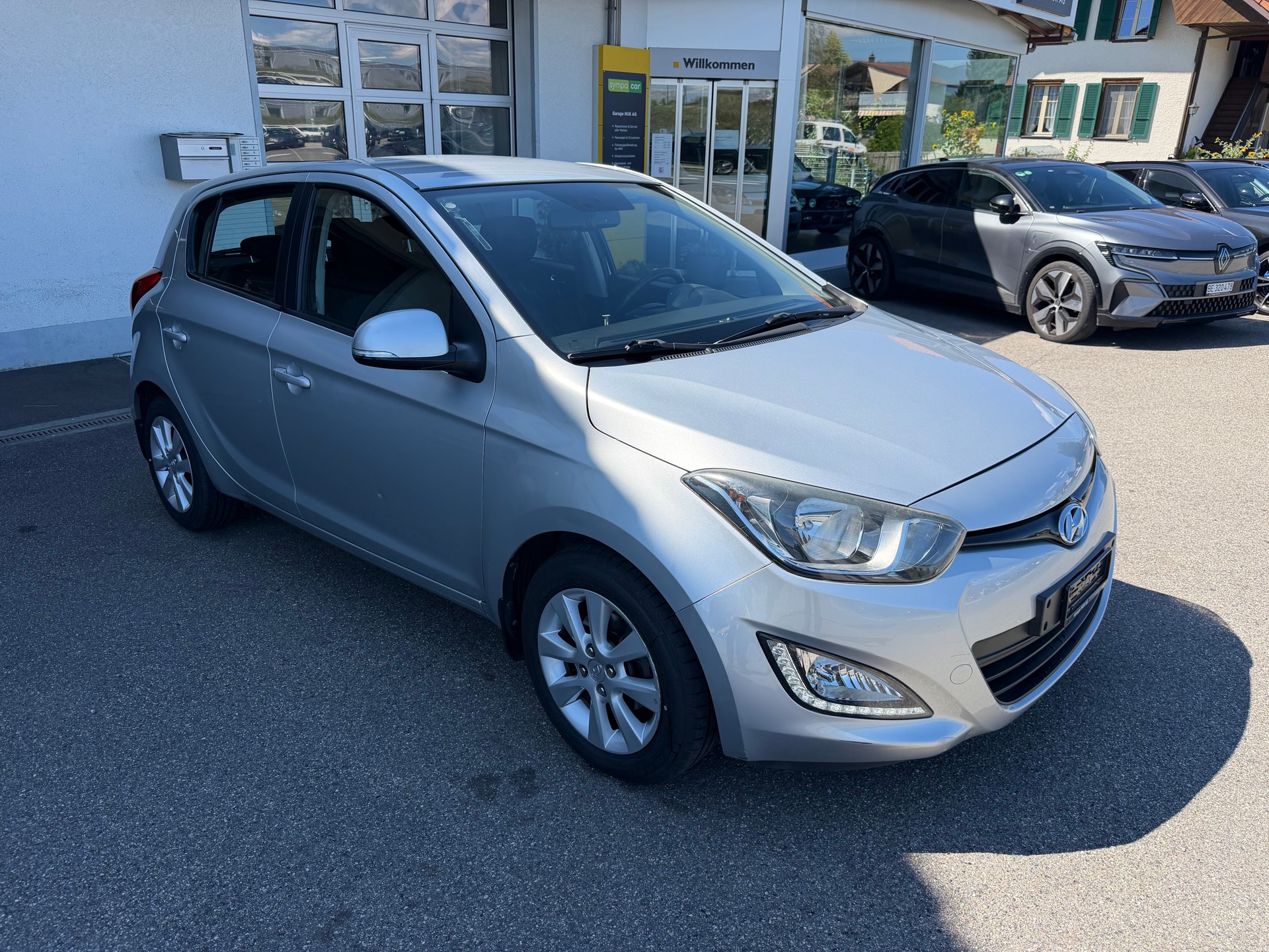 HYUNDAI i20 1.4 Style Automatic+++MIT MFK 30.4.2025+++-image-0