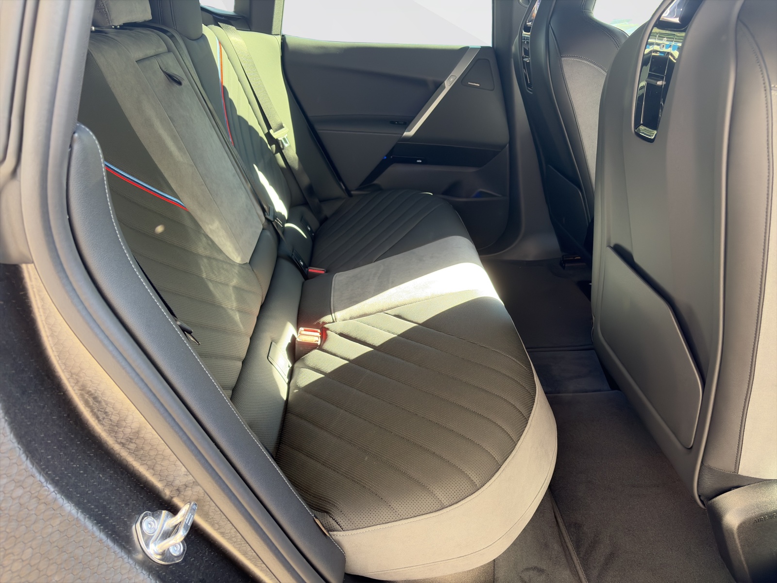 BMW iX xDrive45-image-19