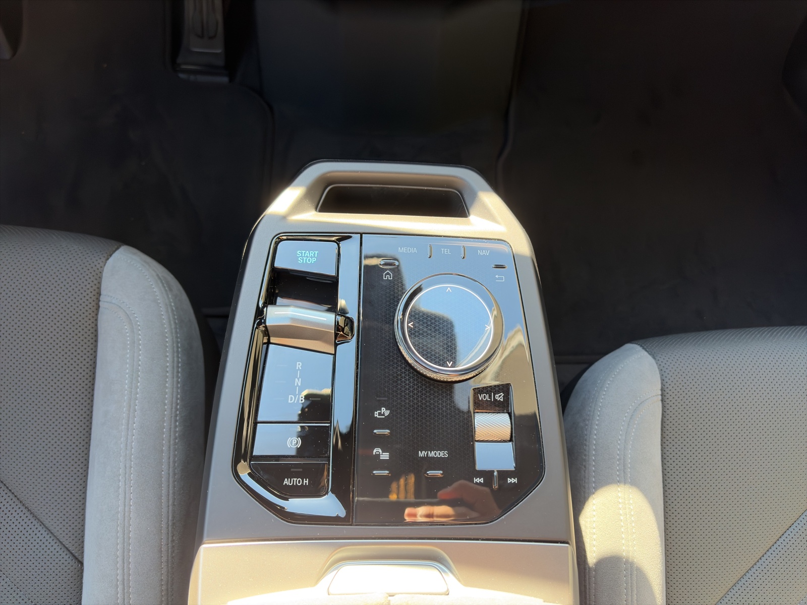 BMW iX xDrive45-image-14