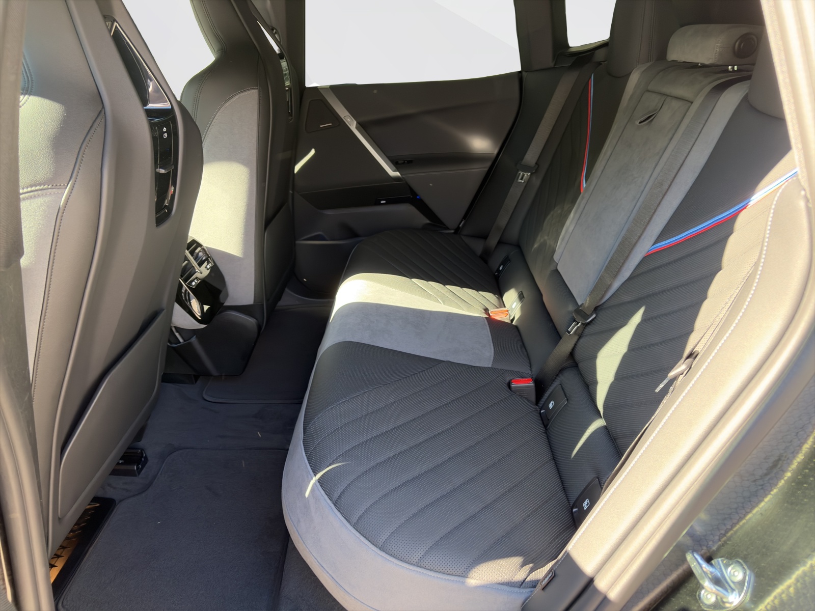 BMW iX xDrive45-image-17