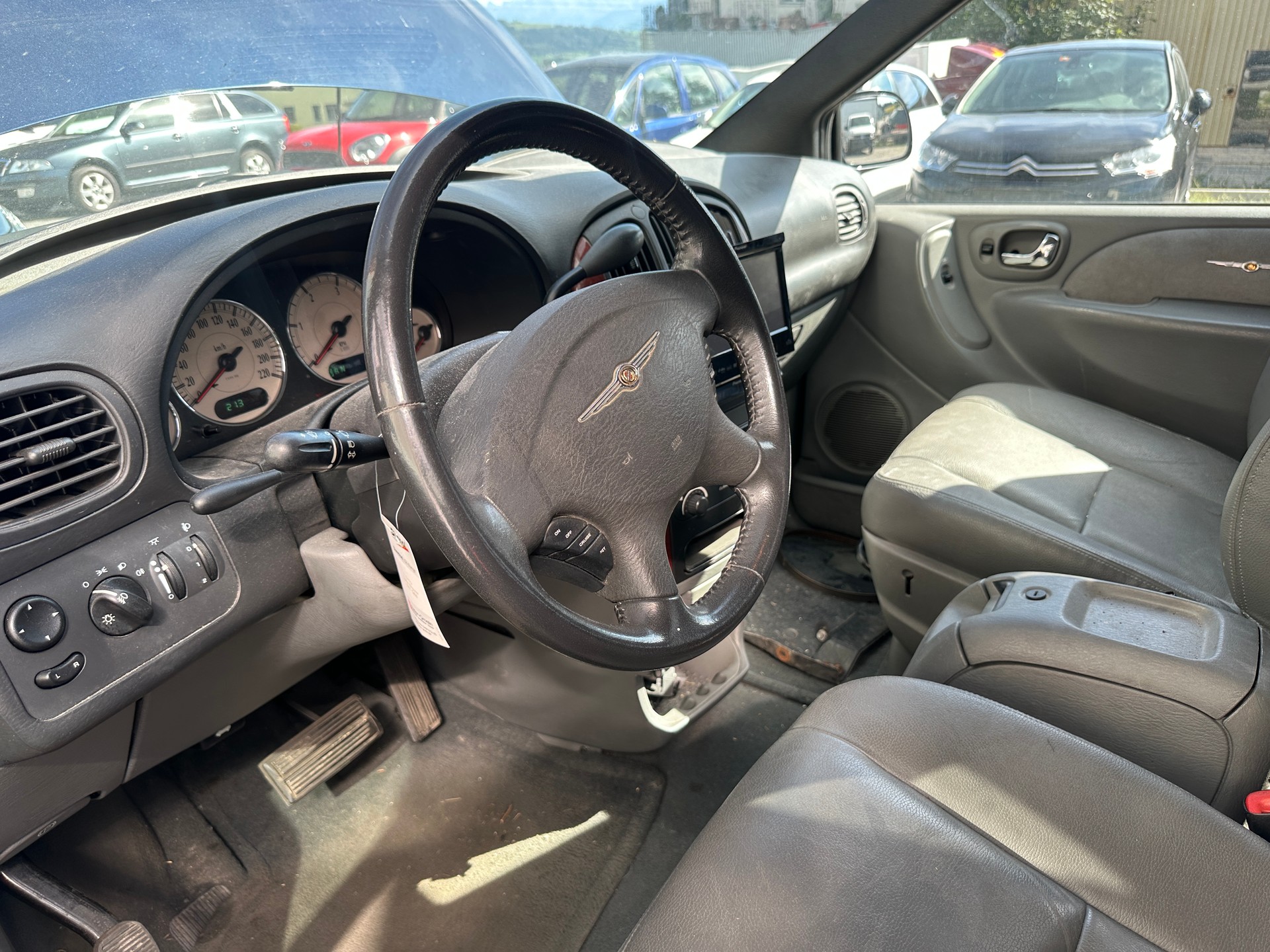 CHRYSLER Grand Voy. 2.8 CRD LTD Automatic-image-4