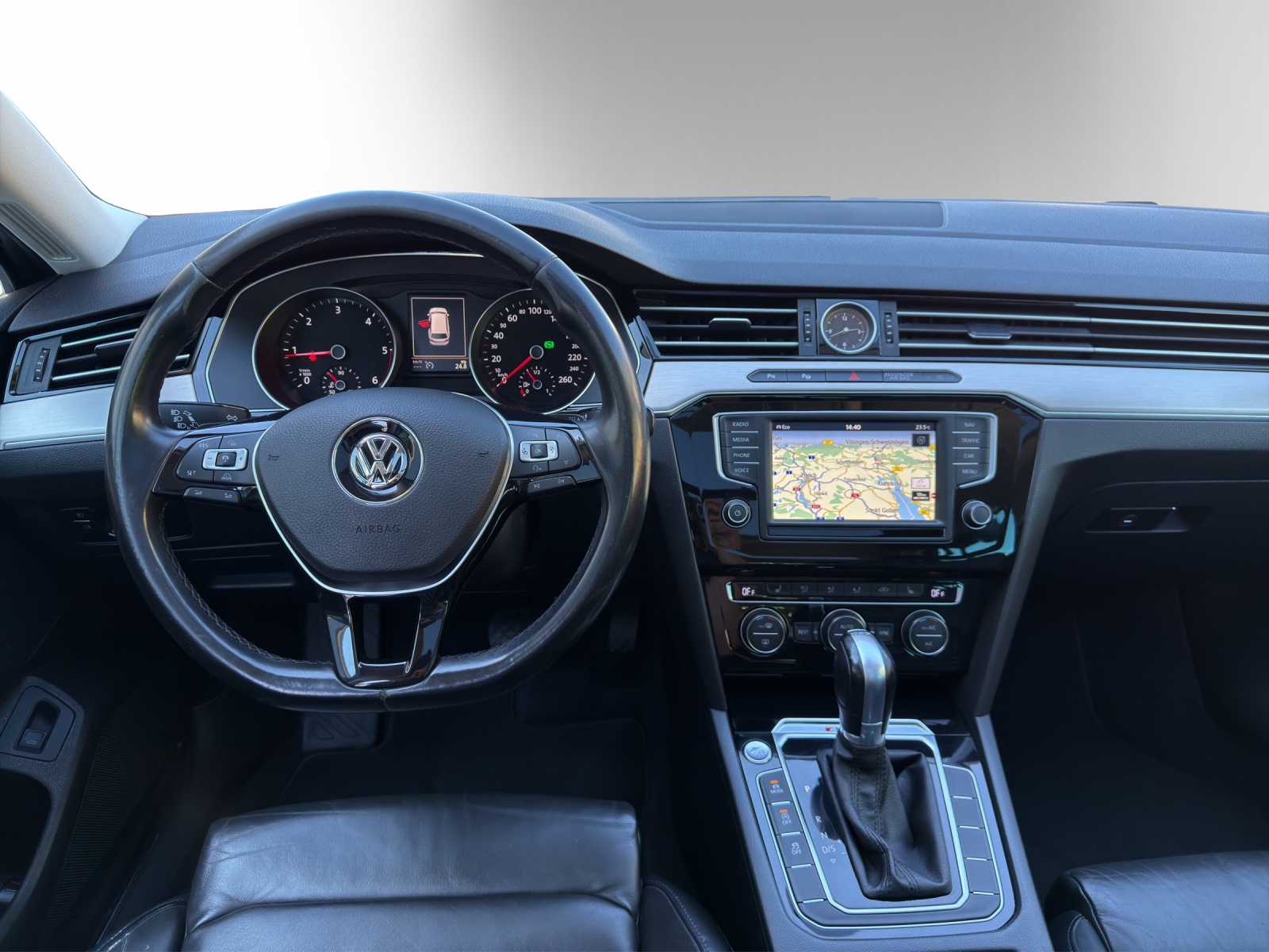 VW Passat Variant 2.0 TDI 240 SCR Highl. DSG 4m-image-7