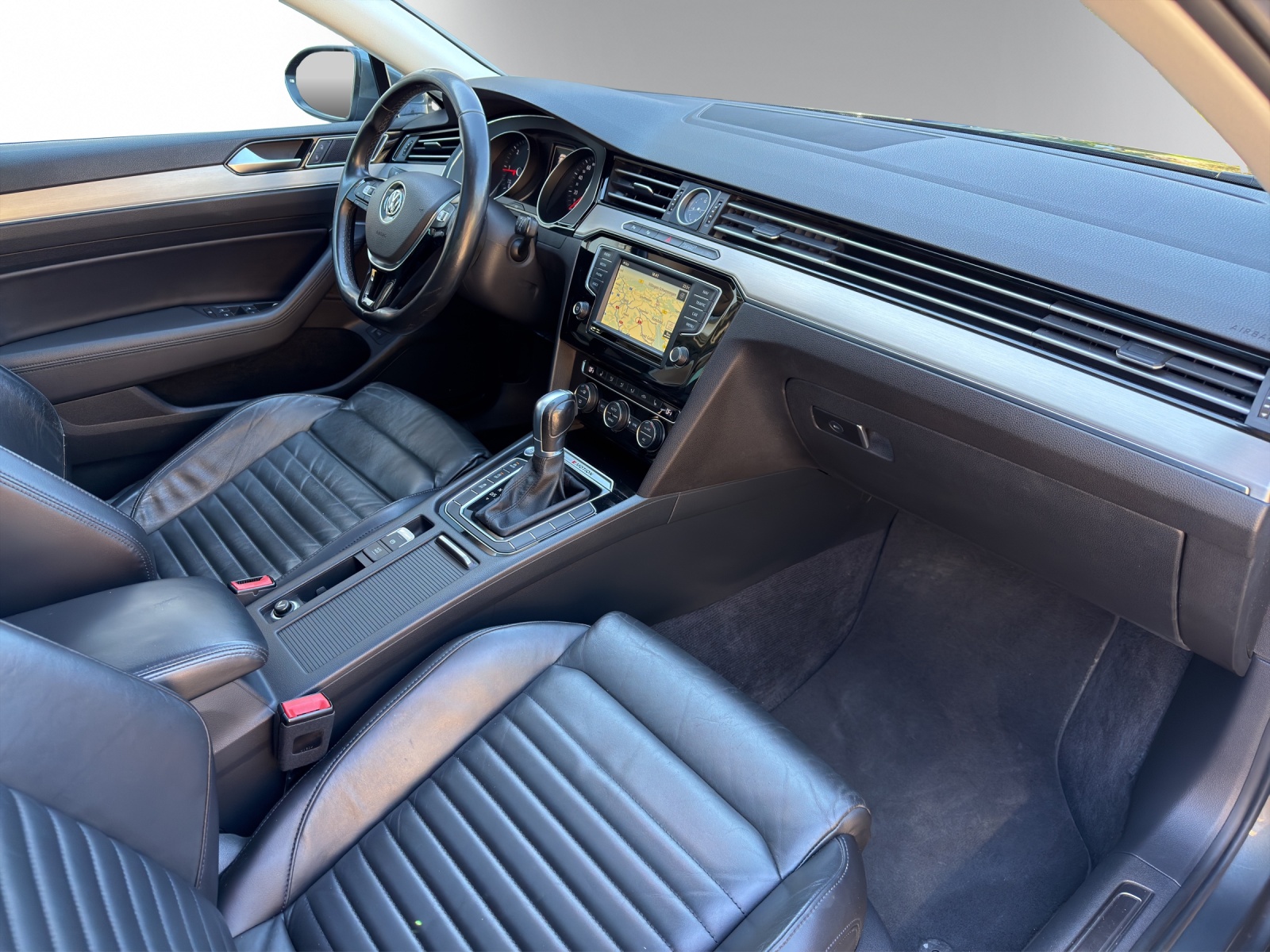 VW Passat Variant 2.0 TDI 240 SCR Highl. DSG 4m-image-11
