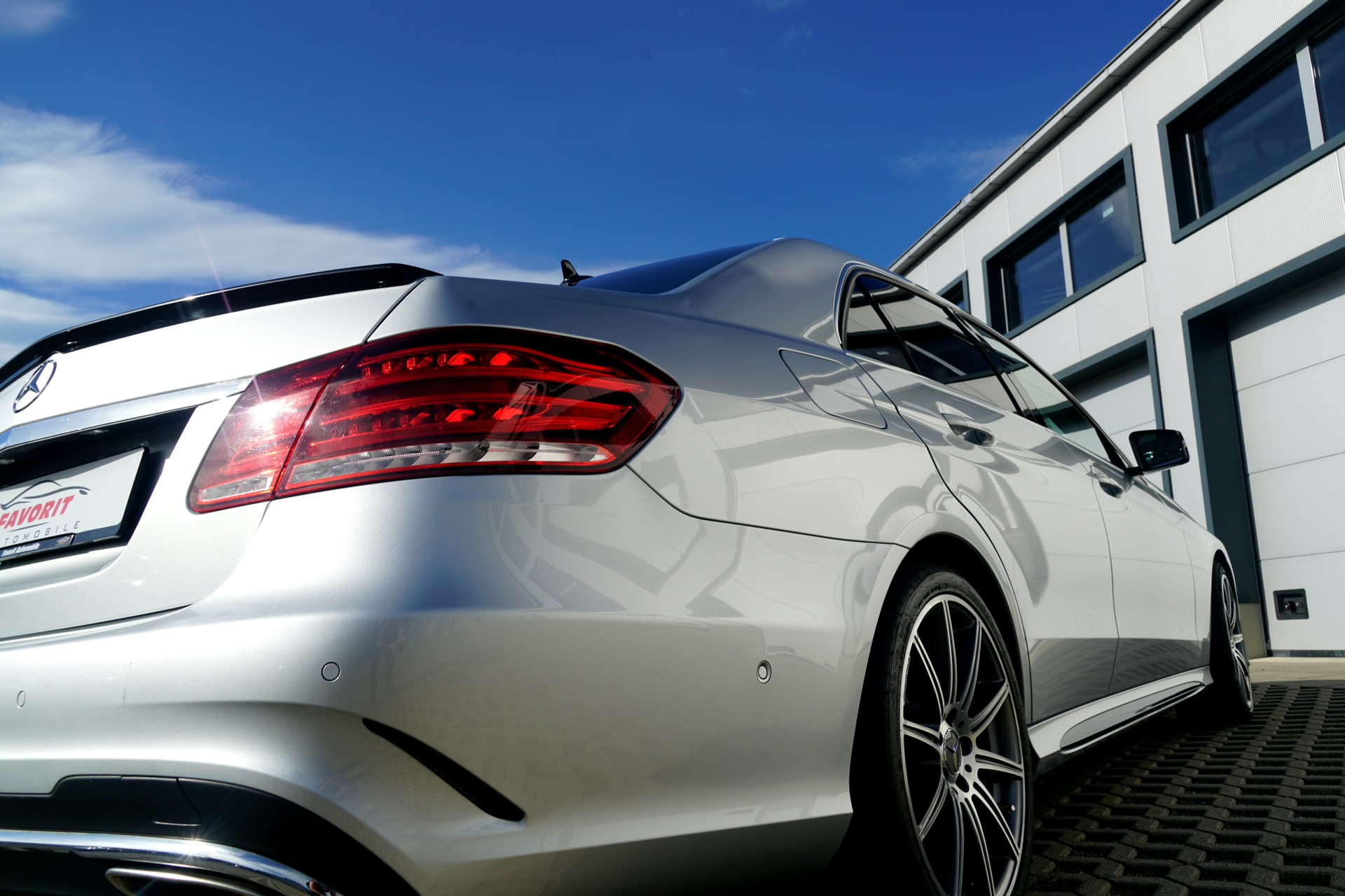 MERCEDES-BENZ E 400 Sport-Paket AMG Avantgarde 7G-Tronic (CH)-image-9