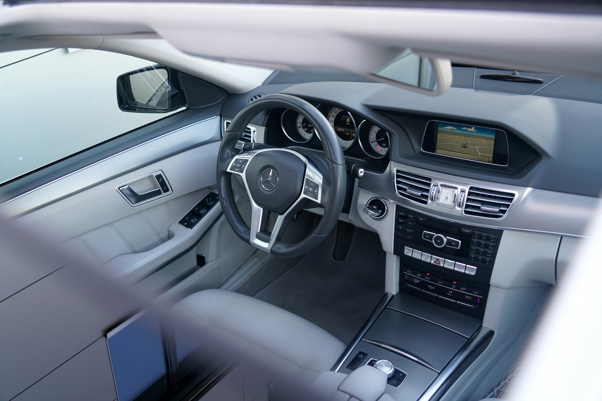 MERCEDES-BENZ E 400 Sport-Paket AMG Avantgarde 7G-Tronic (CH)-image-11