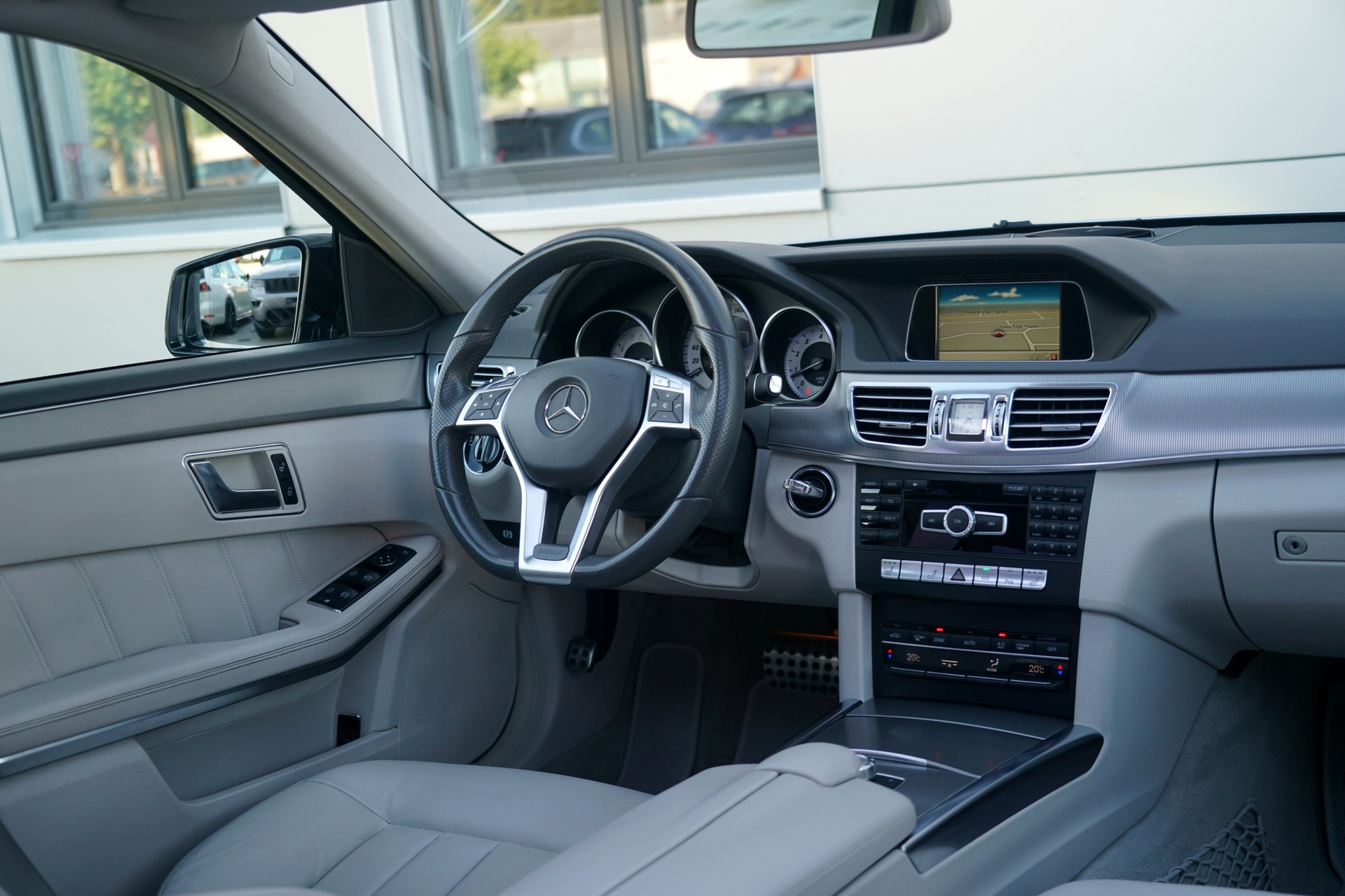 MERCEDES-BENZ E 400 Sport-Paket AMG Avantgarde 7G-Tronic (CH)-image-14