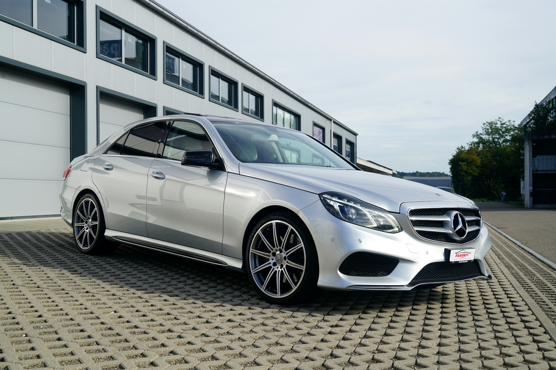 MERCEDES-BENZ E 400 Sport-Paket AMG Avantgarde 7G-Tronic (CH)-image-1
