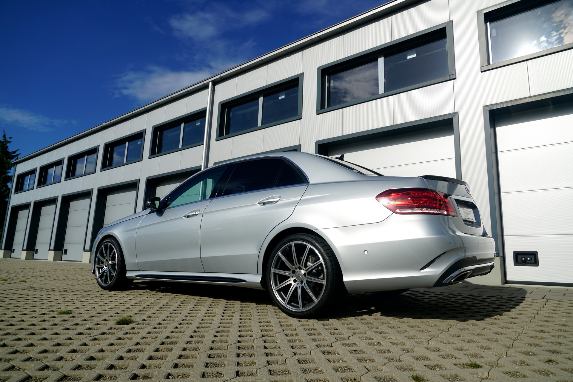MERCEDES-BENZ E 400 Sport-Paket AMG Avantgarde 7G-Tronic (CH)-image-2