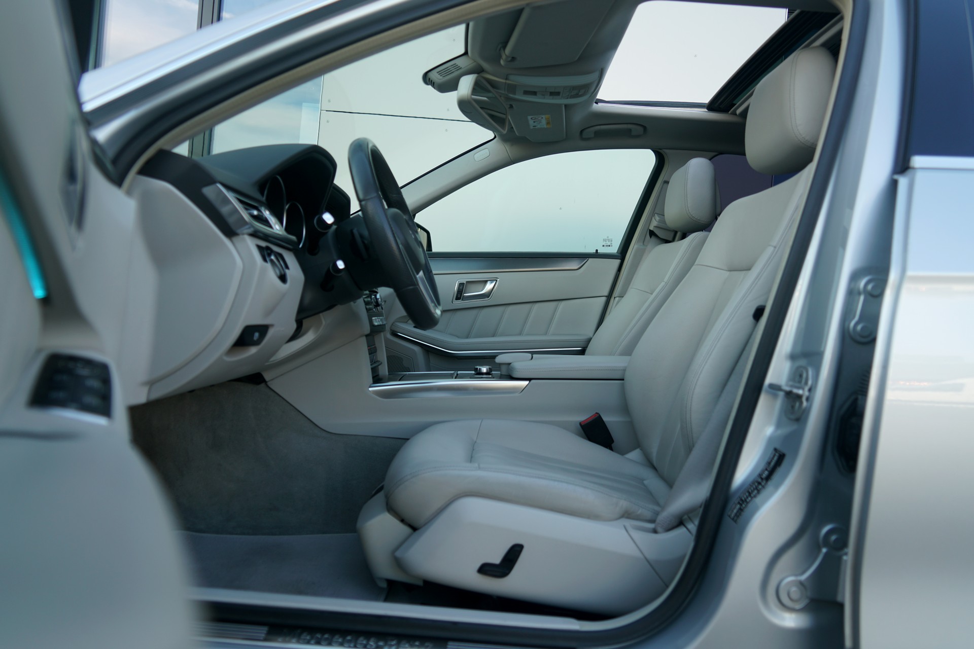 MERCEDES-BENZ E 400 Sport-Paket AMG Avantgarde 7G-Tronic (CH)-image-4