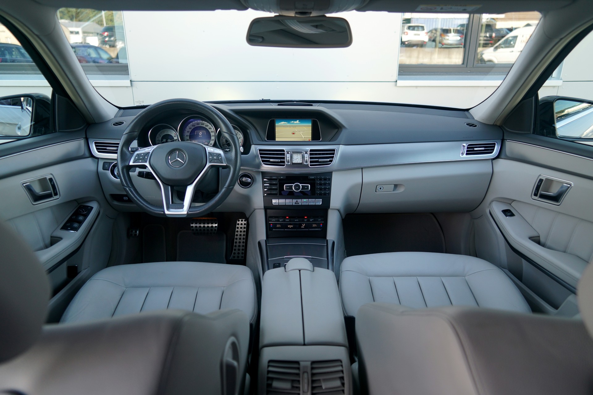 MERCEDES-BENZ E 400 Sport-Paket AMG Avantgarde 7G-Tronic (CH)-image-15