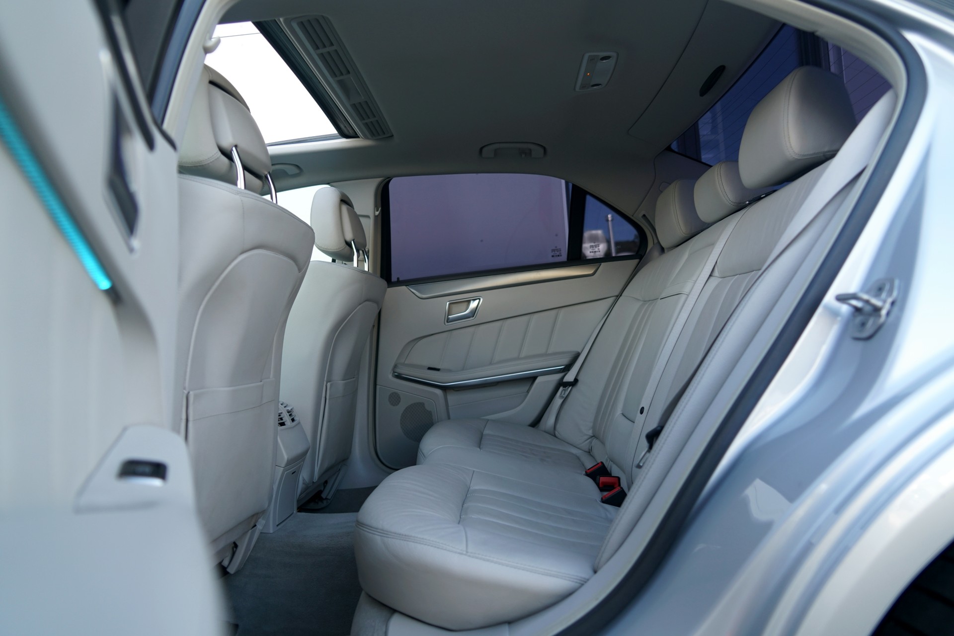 MERCEDES-BENZ E 400 Sport-Paket AMG Avantgarde 7G-Tronic (CH)-image-6