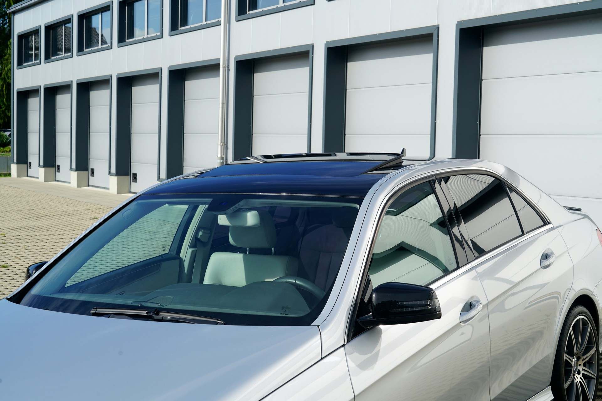 MERCEDES-BENZ E 400 Sport-Paket AMG Avantgarde 7G-Tronic (CH)-image-8