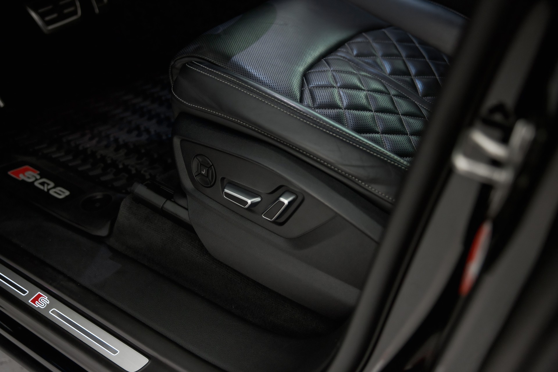 AUDI SQ8 SUV TFSI quattro tiptronic *CH-FHZ* FACELIFT MY 2024-image-28