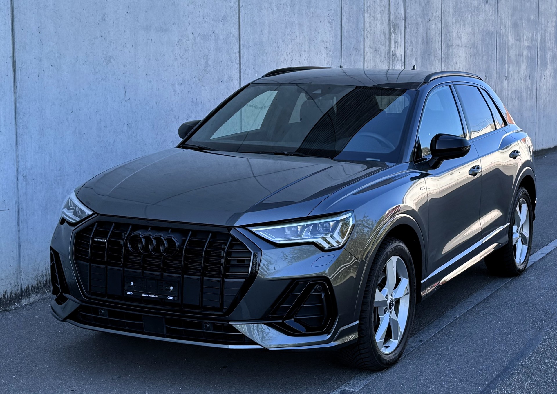 AUDI Q3 40 TDI S line quattro S-tronic CH FZ |Herstellergarantie|AudiSwissServicePackage+|wie neu-image-0