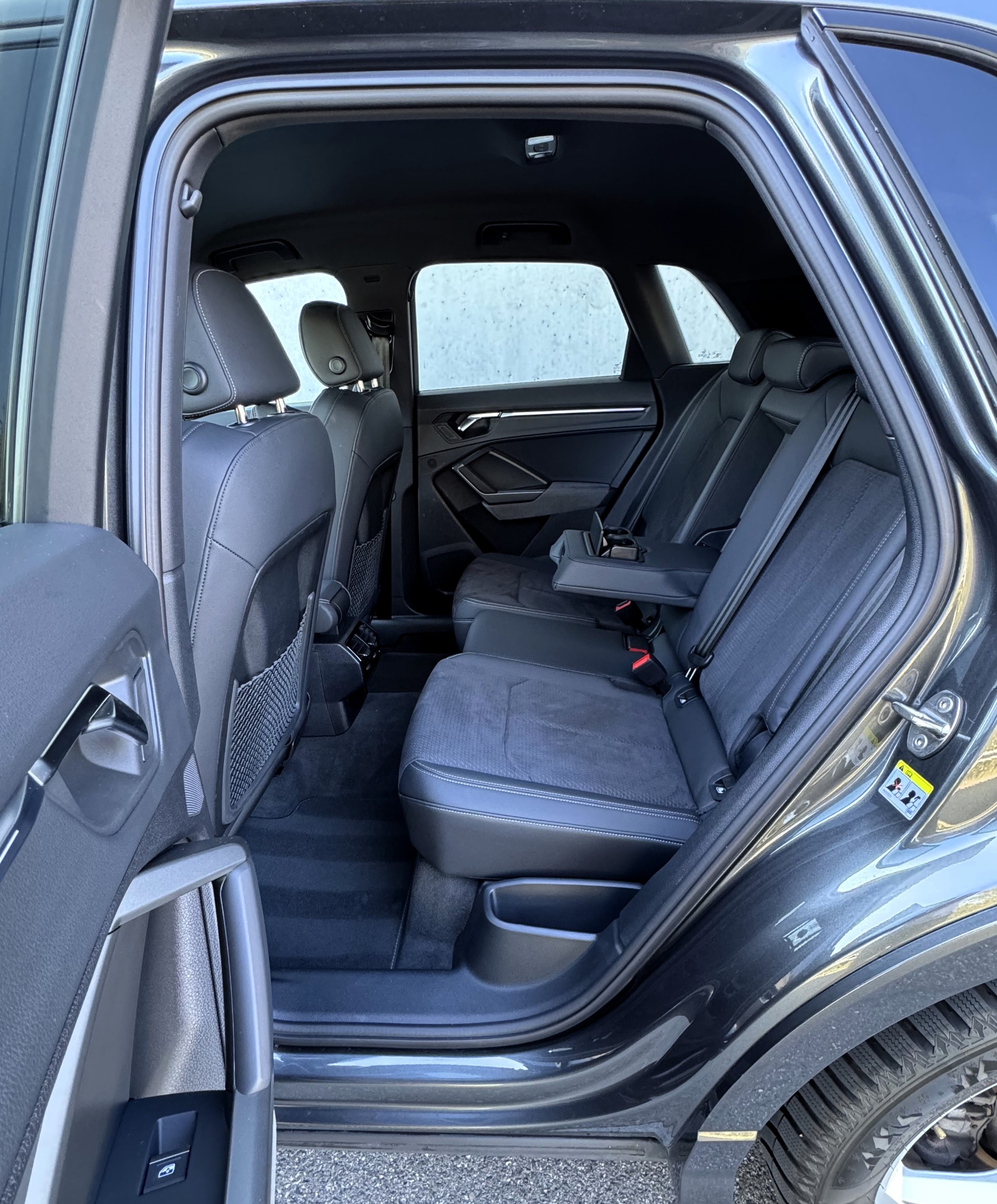 AUDI Q3 40 TDI S line quattro S-tronic CH FZ |Herstellergarantie|AudiSwissServicePackage+|wie neu-image-9