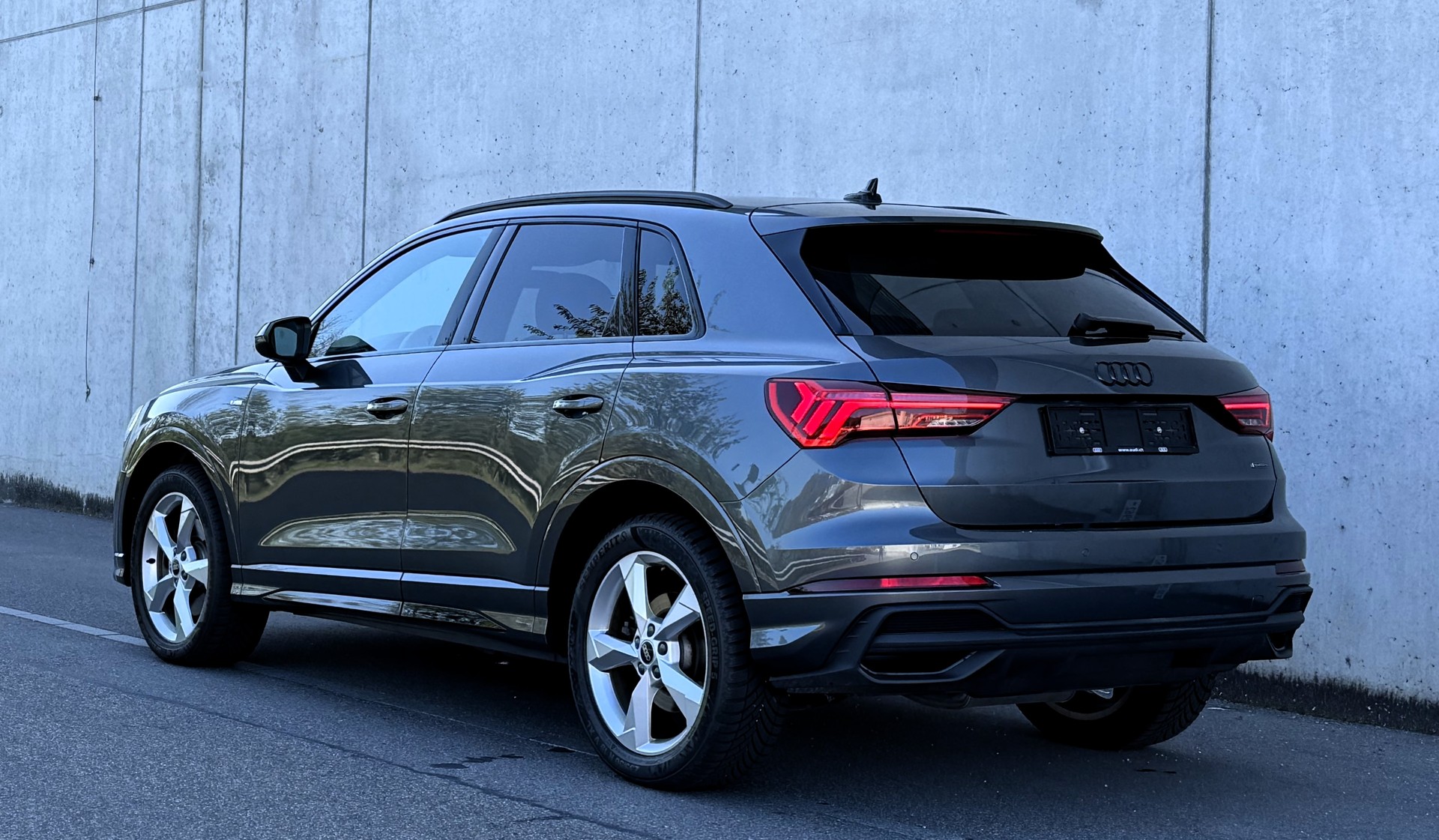 AUDI Q3 40 TDI S line quattro S-tronic CH FZ |Herstellergarantie|AudiSwissServicePackage+|wie neu-image-4