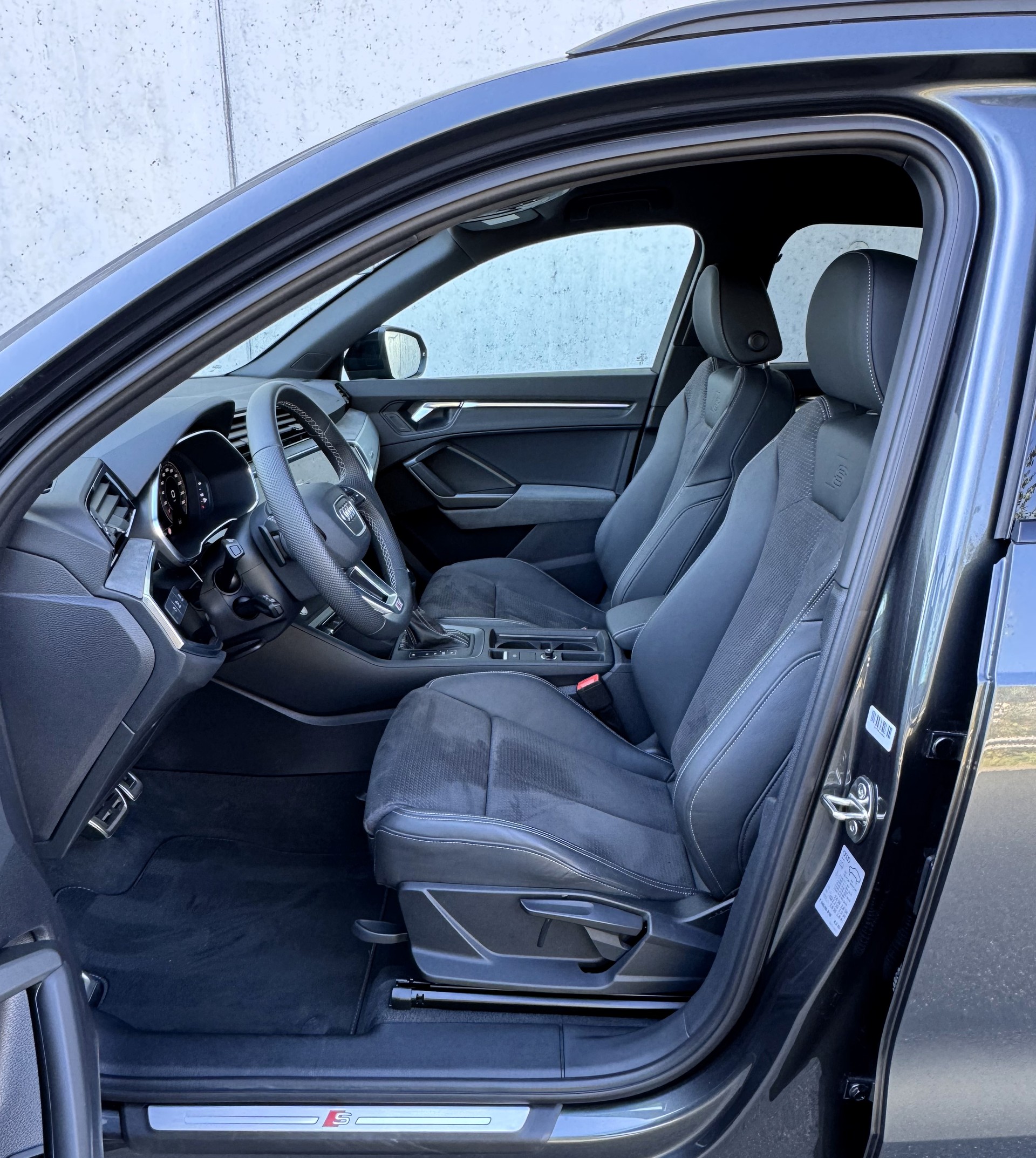AUDI Q3 40 TDI S line quattro S-tronic CH FZ |Herstellergarantie|AudiSwissServicePackage+|wie neu-image-8
