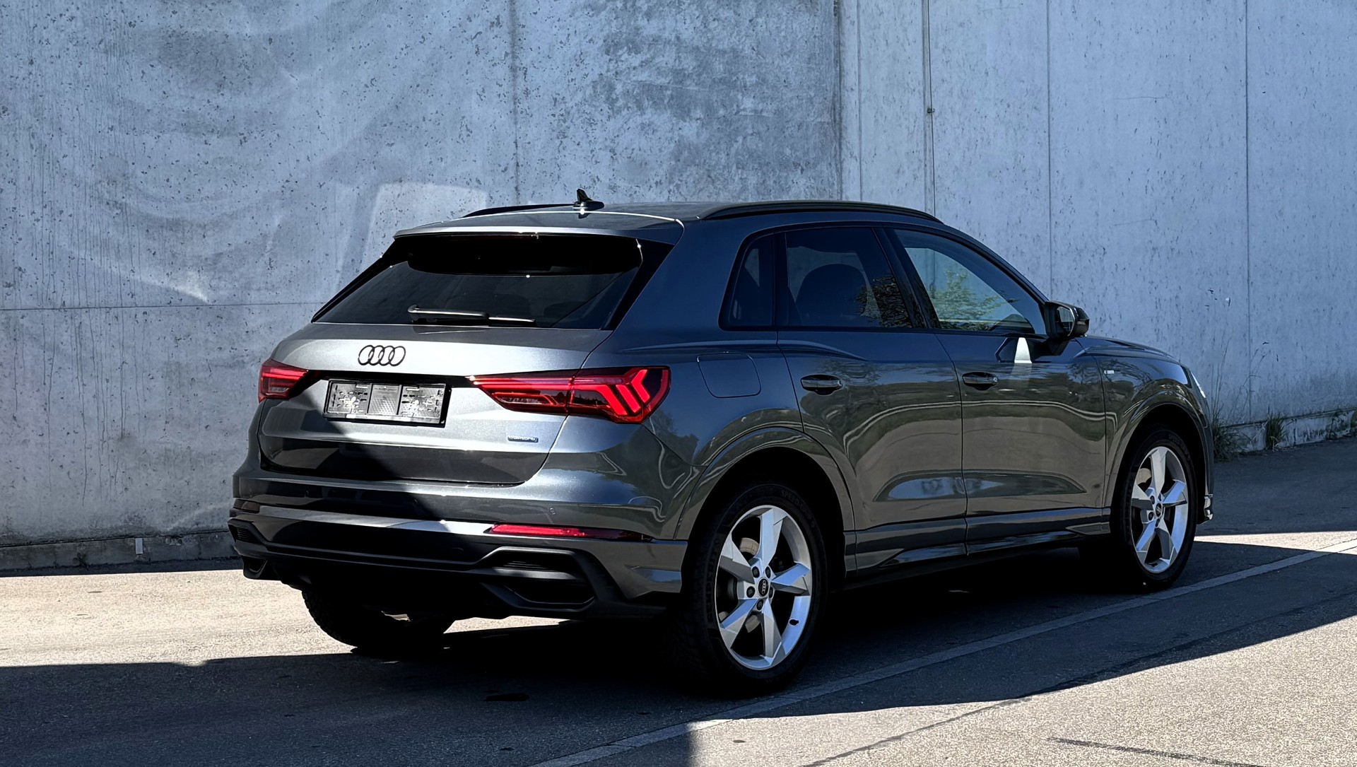 AUDI Q3 40 TDI S line quattro S-tronic CH FZ |Herstellergarantie|AudiSwissServicePackage+|wie neu-image-12