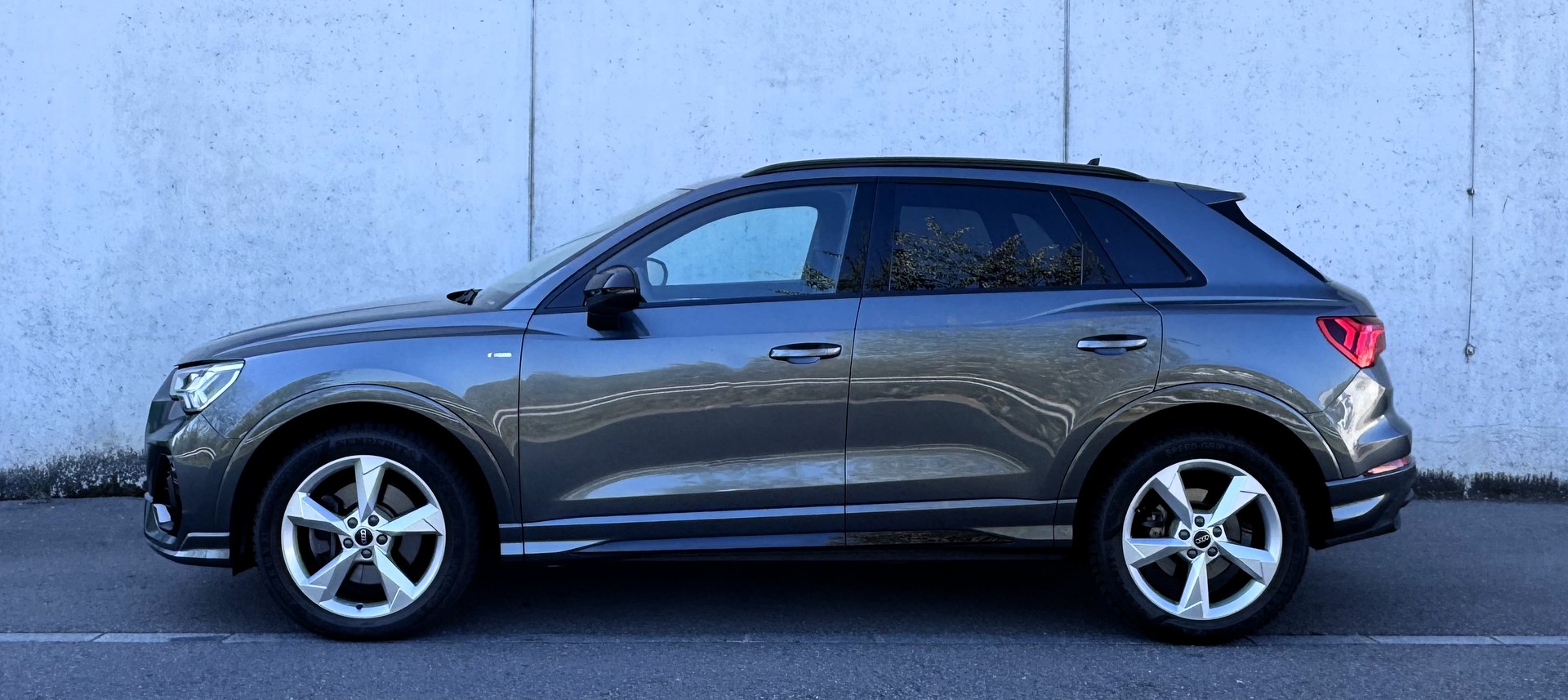 AUDI Q3 40 TDI S line quattro S-tronic CH FZ |Herstellergarantie|AudiSwissServicePackage+|wie neu-image-2