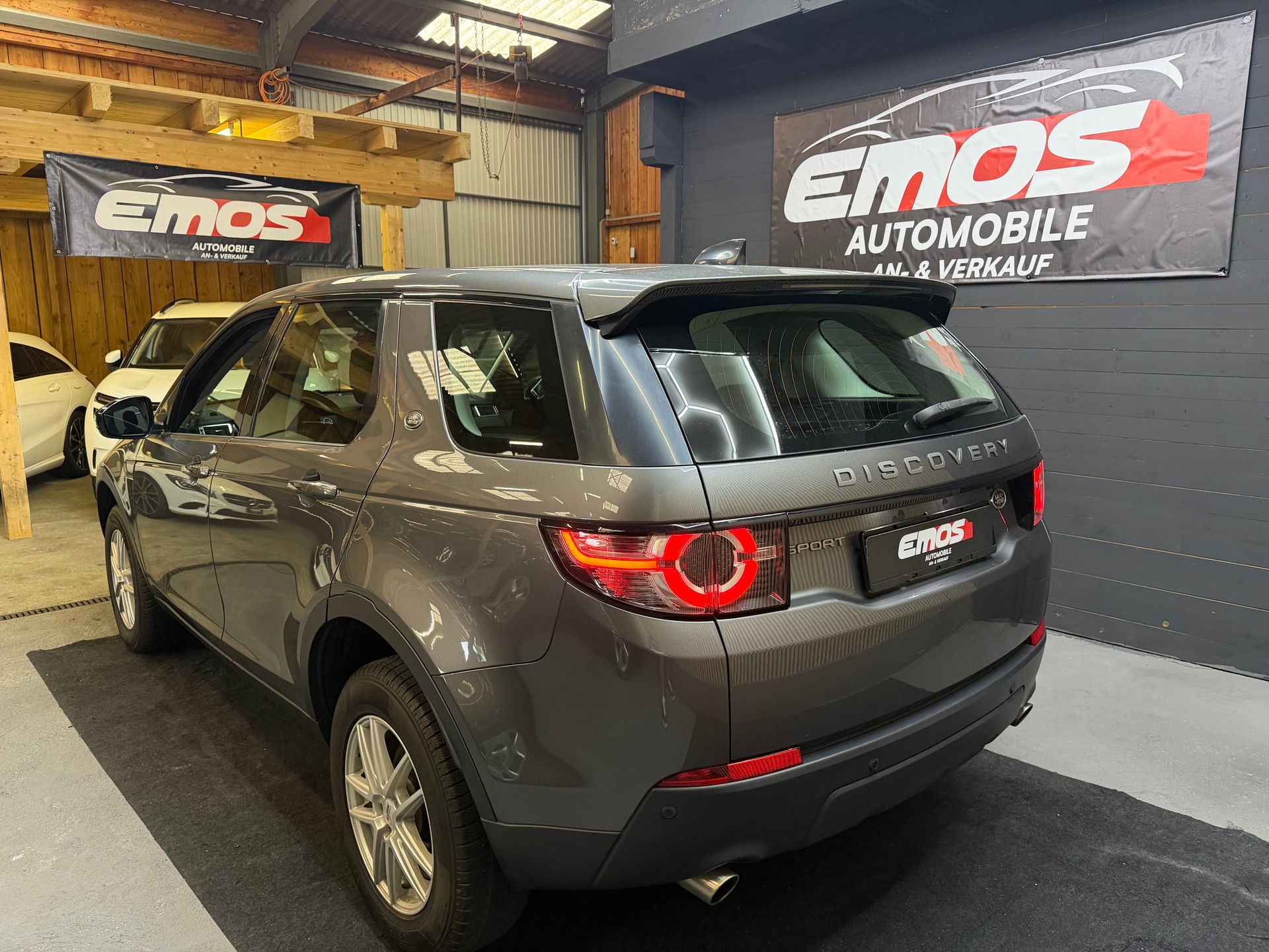 LAND ROVER Discovery Sport 2.0 TD4 SE AT9-image-6