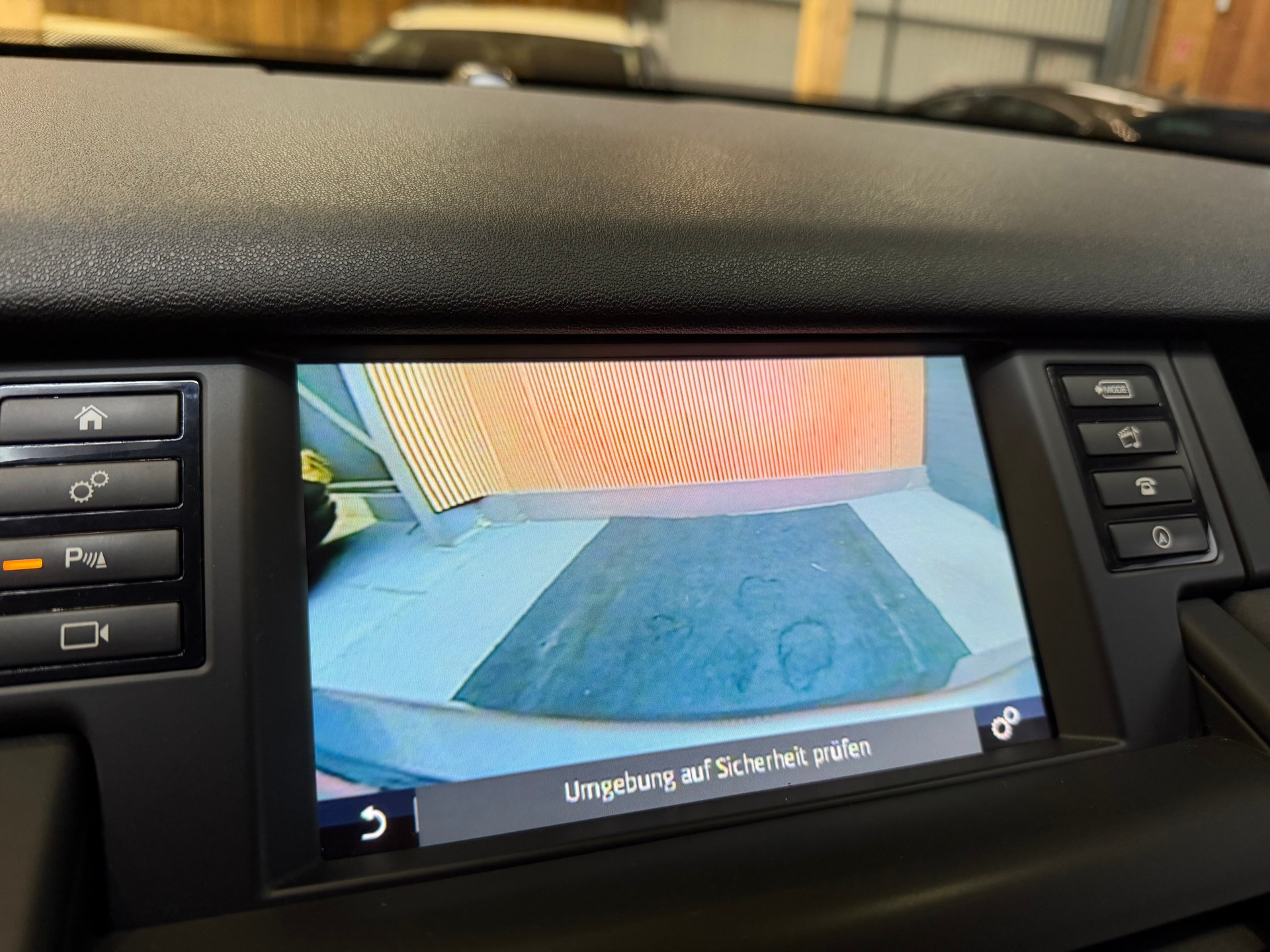 LAND ROVER Discovery Sport 2.0 TD4 SE AT9-image-13