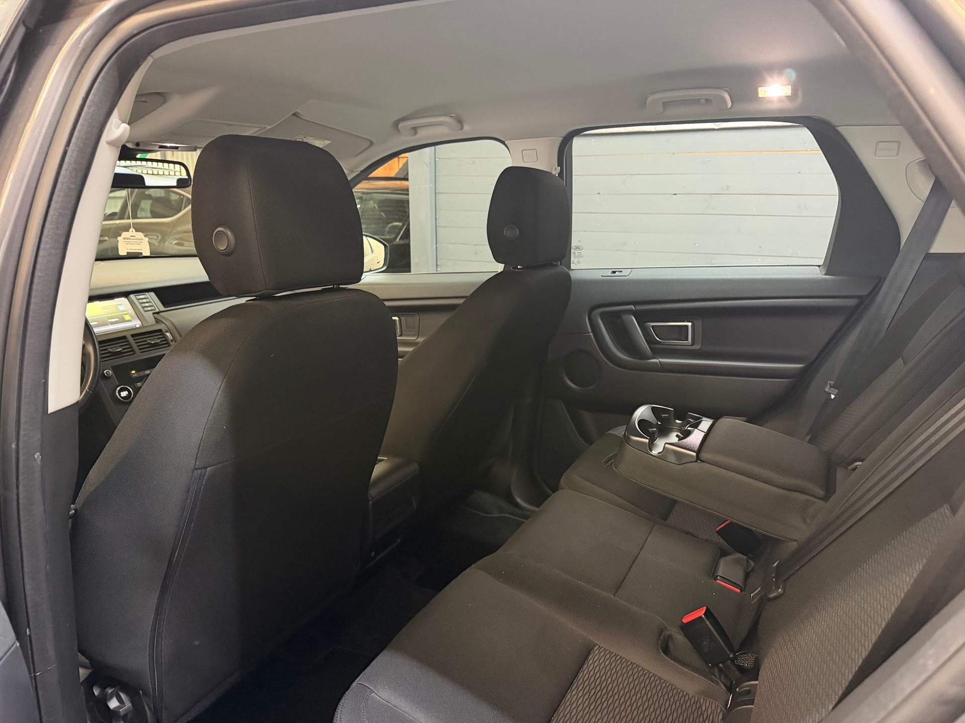 LAND ROVER Discovery Sport 2.0 TD4 SE AT9-image-10