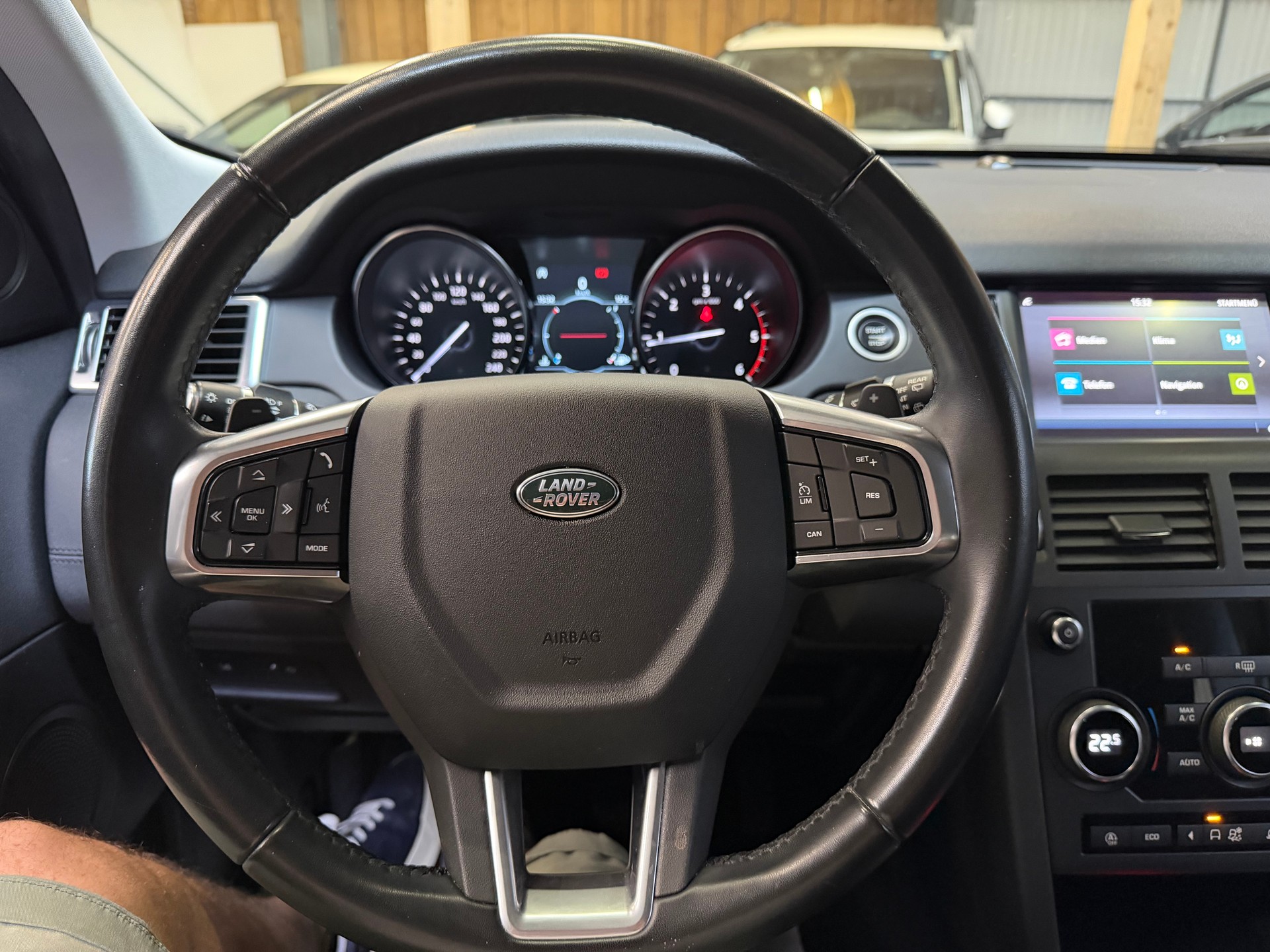 LAND ROVER Discovery Sport 2.0 TD4 SE AT9-image-14