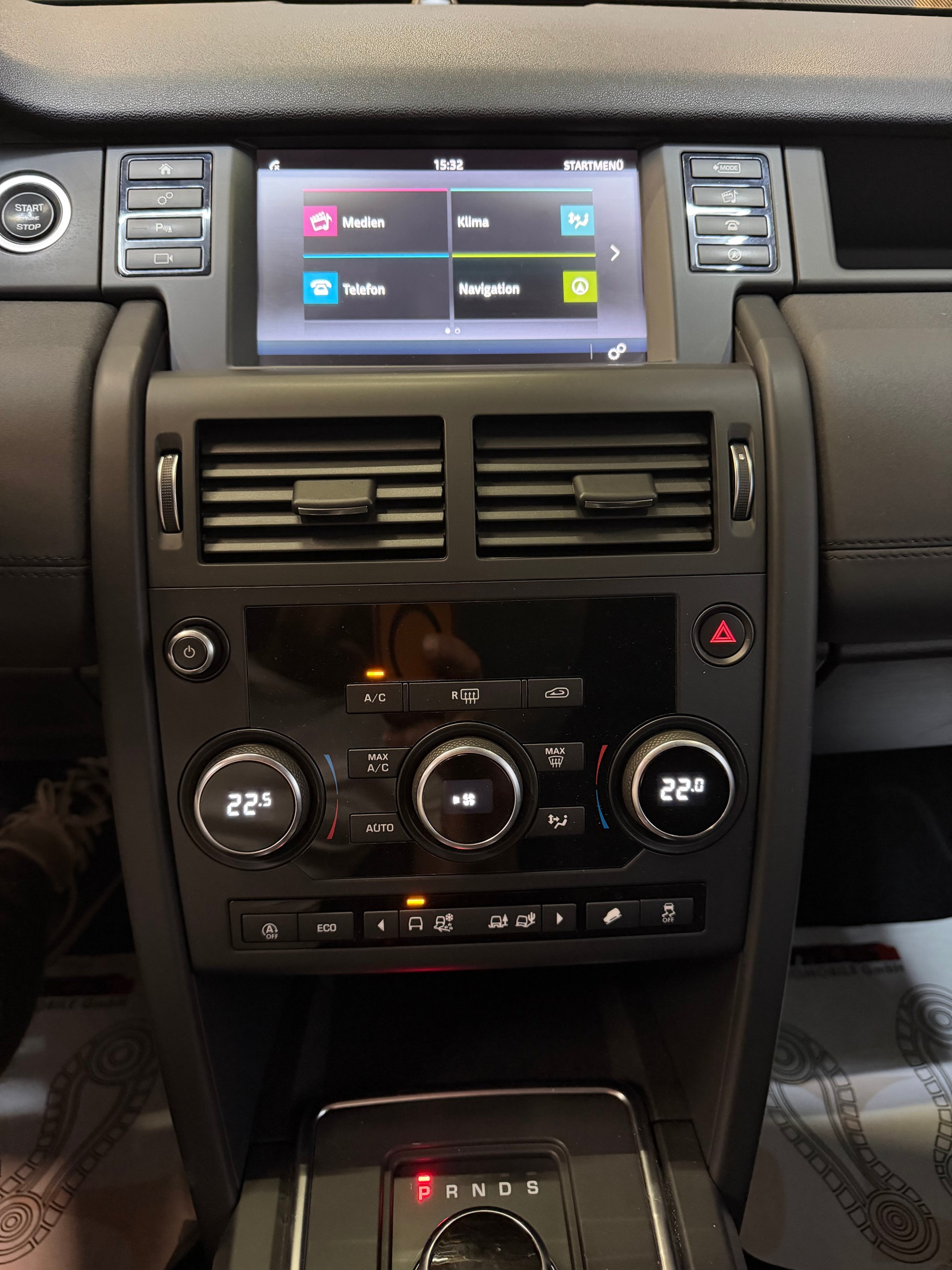 LAND ROVER Discovery Sport 2.0 TD4 SE AT9-image-12