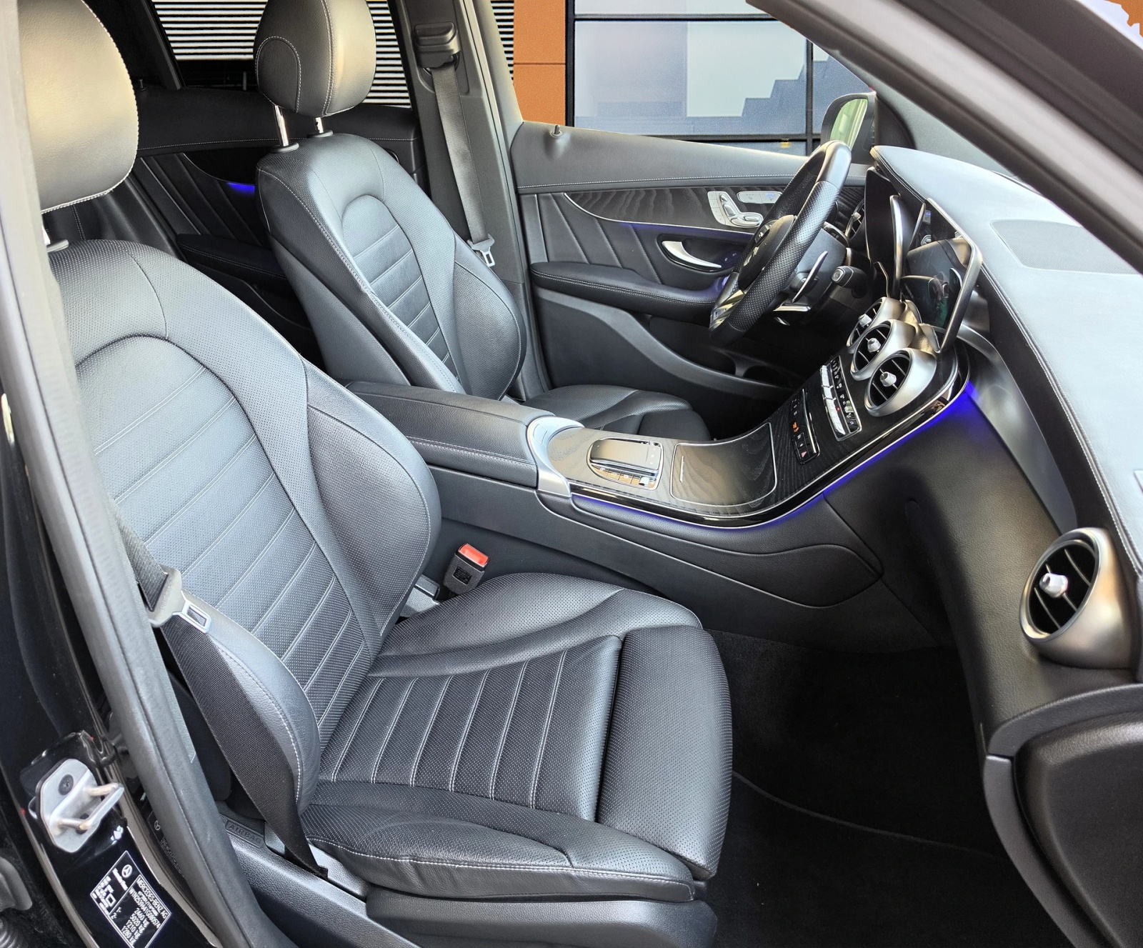MERCEDES-BENZ GLC 43 AMG 4 Matic / Top Ausstattung-image-12