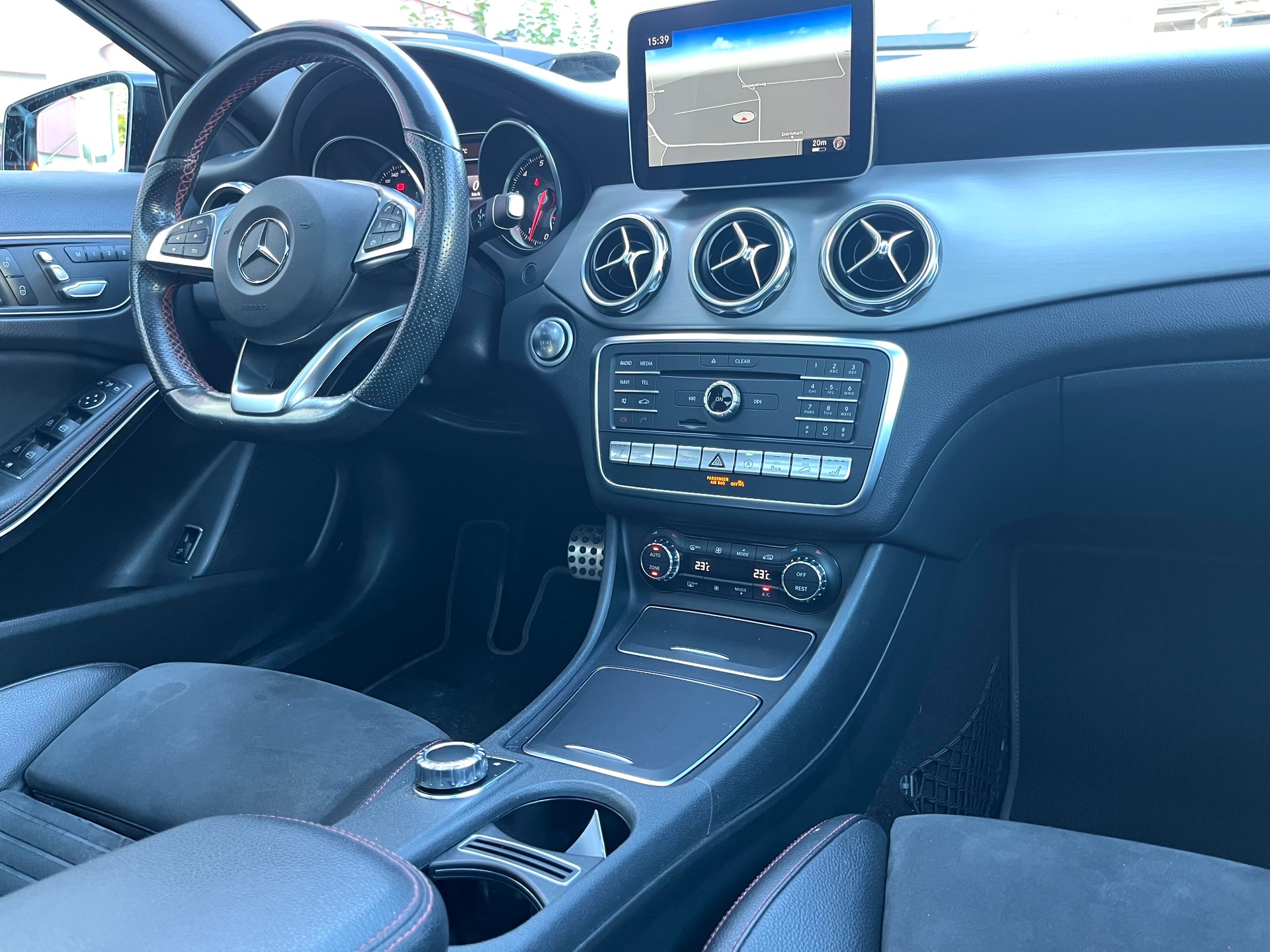 MERCEDES-BENZ GLA 250 AMG Line 4Matic 7G-DCT*CH-Fahrzeug*-image-15