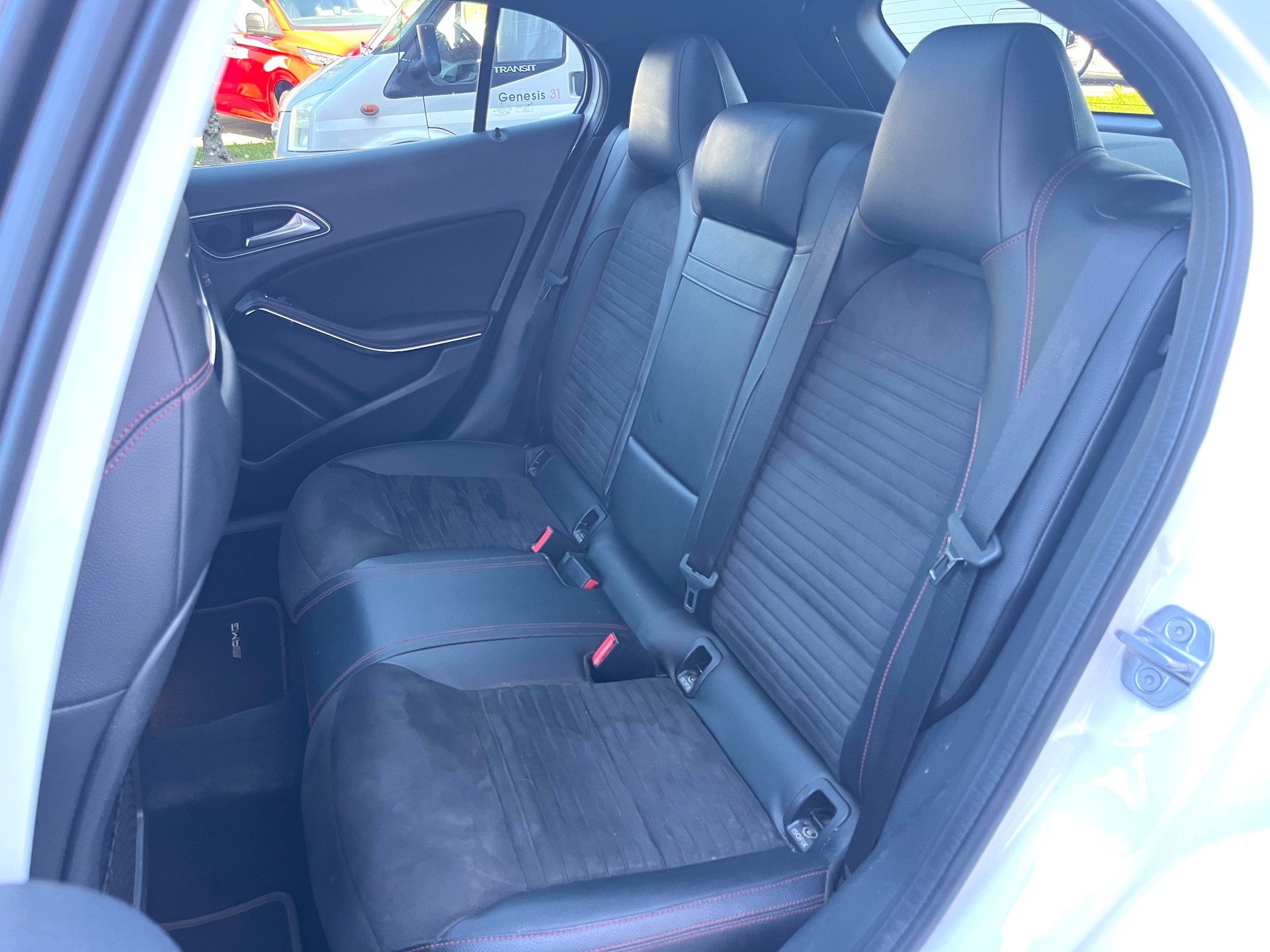 MERCEDES-BENZ GLA 250 AMG Line 4Matic 7G-DCT*CH-Fahrzeug*-image-26