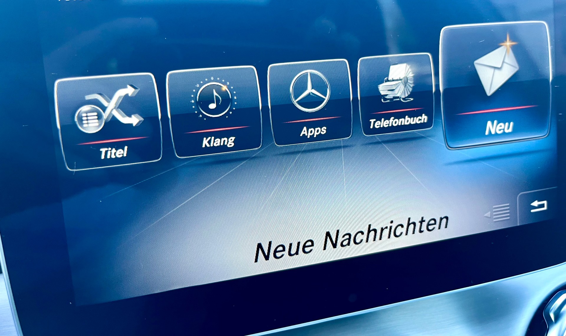 MERCEDES-BENZ GLA 250 AMG Line 4Matic 7G-DCT*CH-Fahrzeug*-image-20