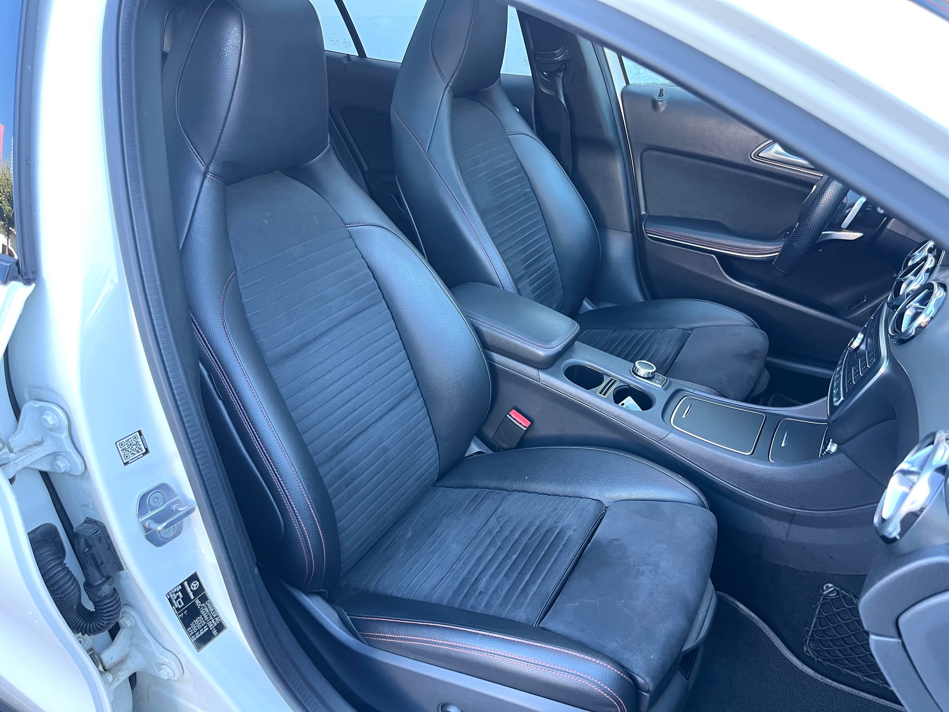 MERCEDES-BENZ GLA 250 AMG Line 4Matic 7G-DCT*CH-Fahrzeug*-image-25