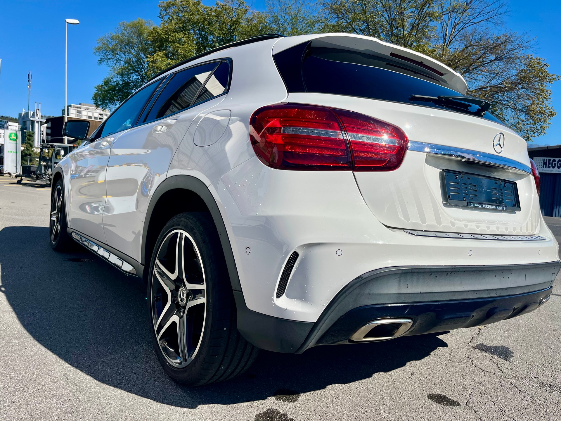 MERCEDES-BENZ GLA 250 AMG Line 4Matic 7G-DCT*CH-Fahrzeug*-image-4