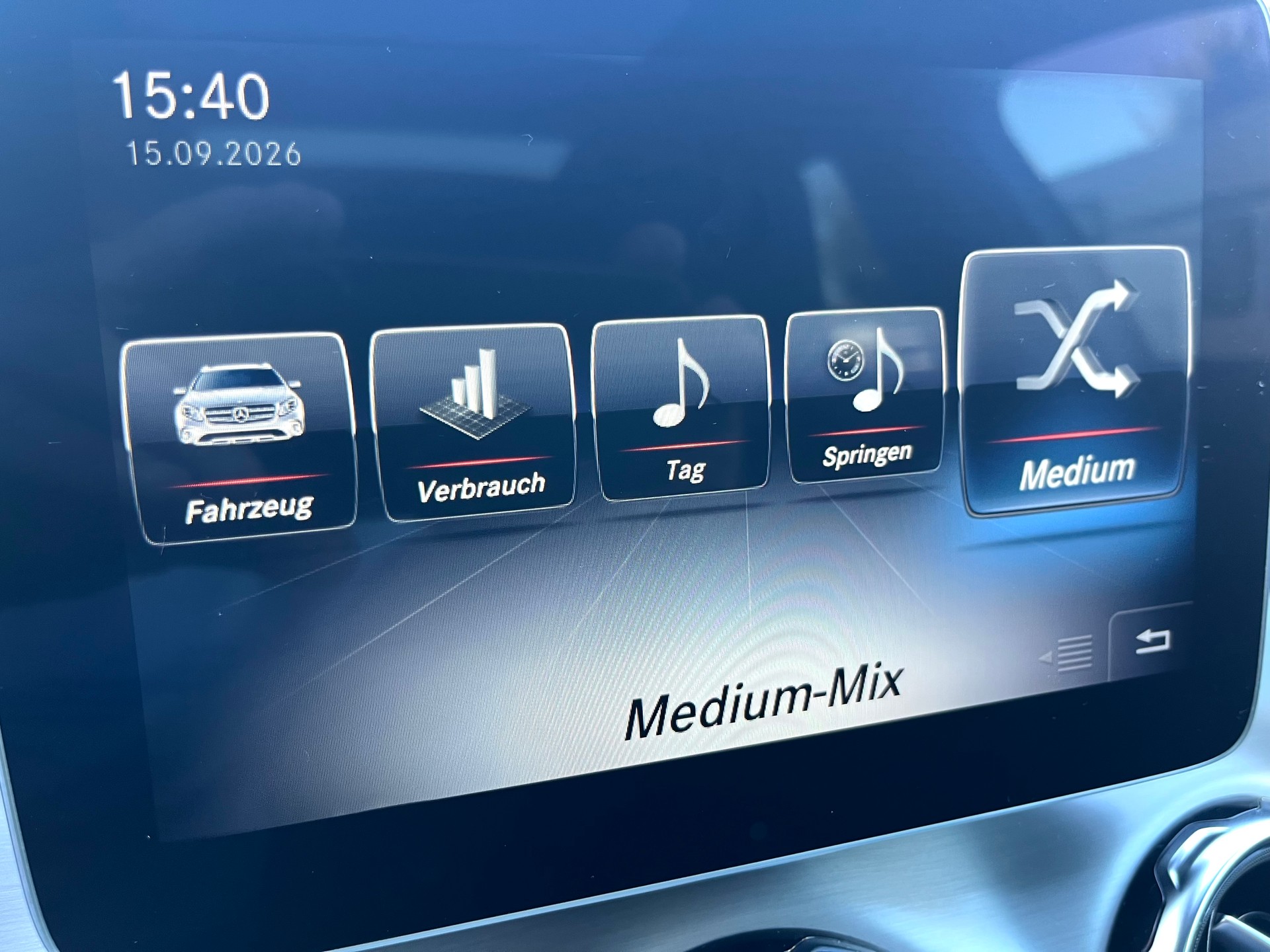 MERCEDES-BENZ GLA 250 AMG Line 4Matic 7G-DCT*CH-Fahrzeug*-image-19