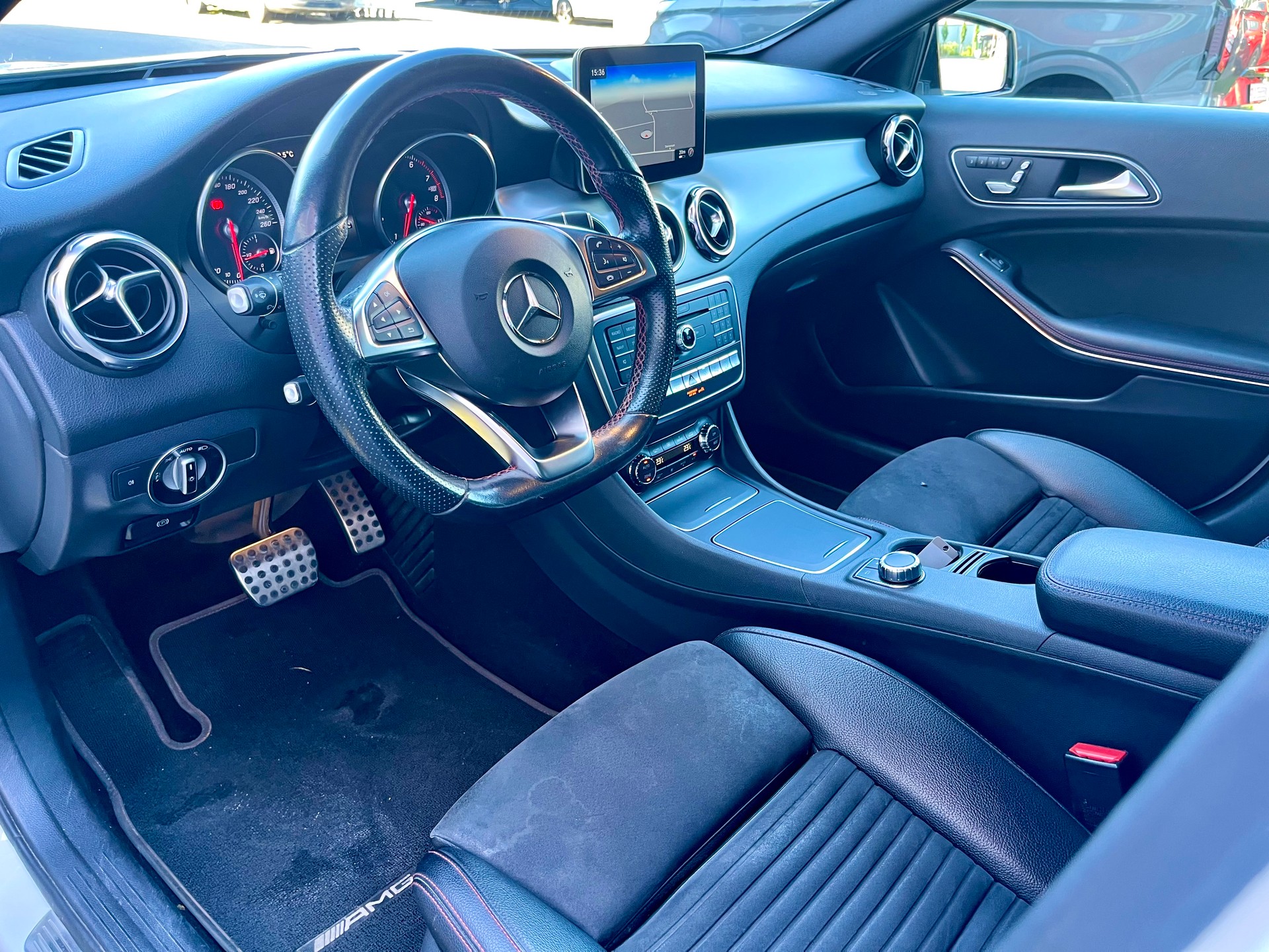 MERCEDES-BENZ GLA 250 AMG Line 4Matic 7G-DCT*CH-Fahrzeug*-image-7