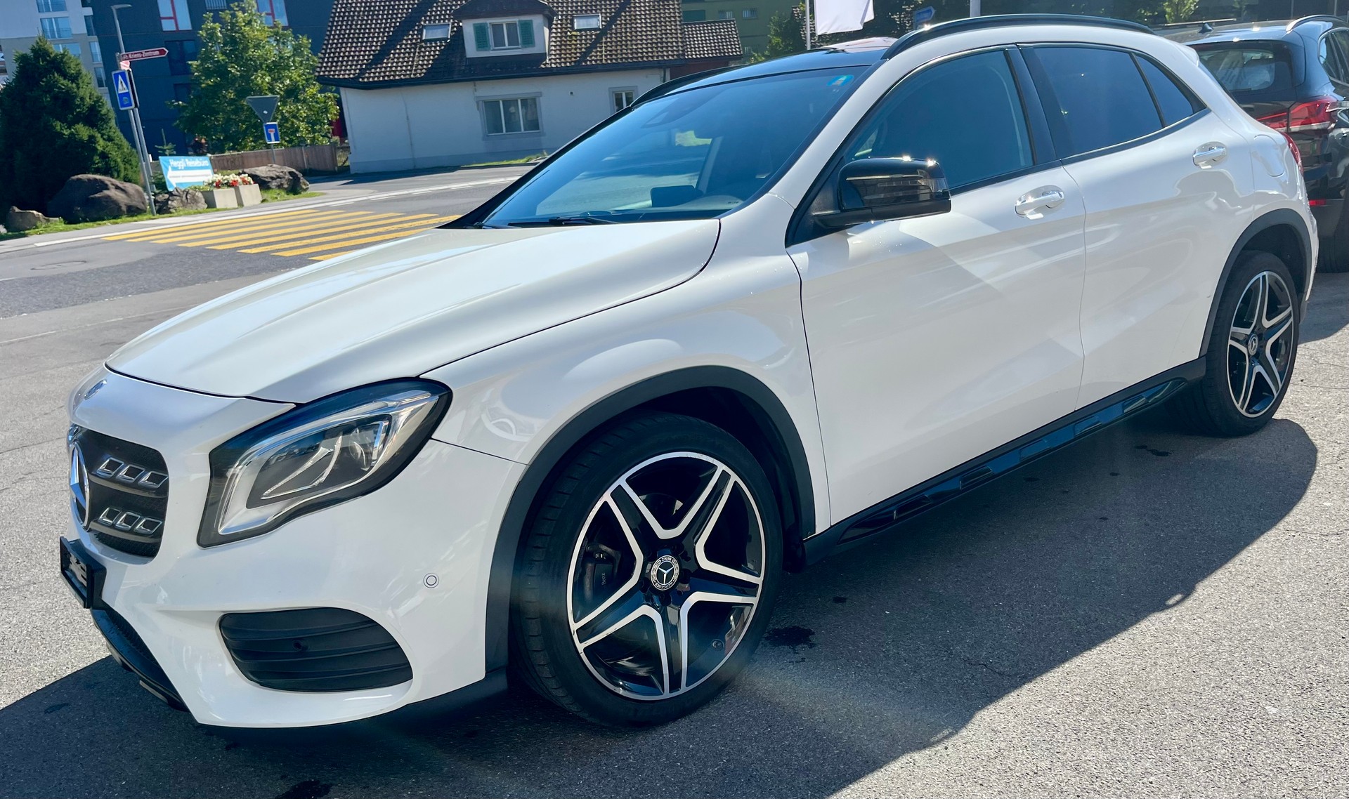 MERCEDES-BENZ GLA 250 AMG Line 4Matic 7G-DCT*CH-Fahrzeug*-image-0