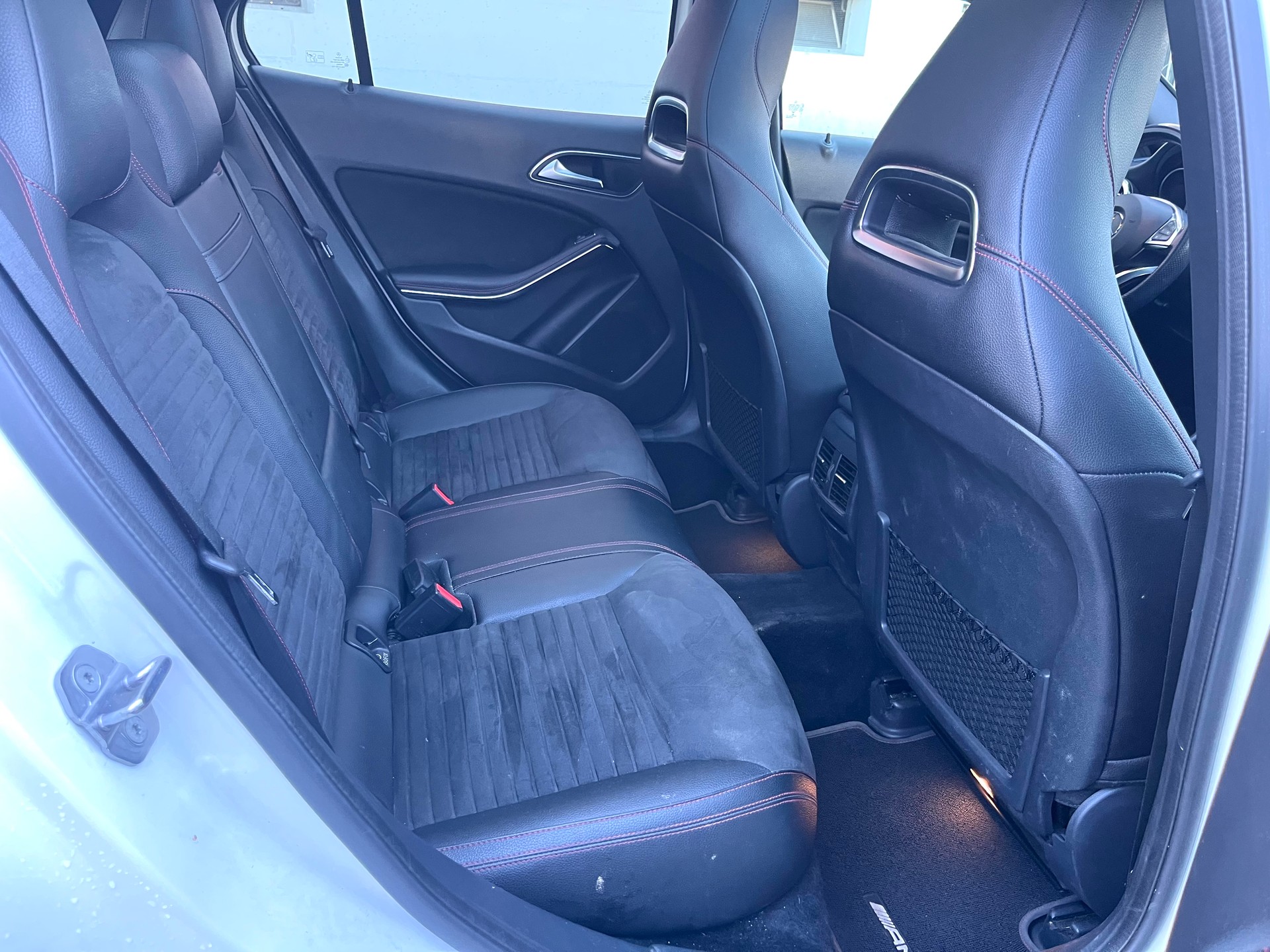 MERCEDES-BENZ GLA 250 AMG Line 4Matic 7G-DCT*CH-Fahrzeug*-image-28