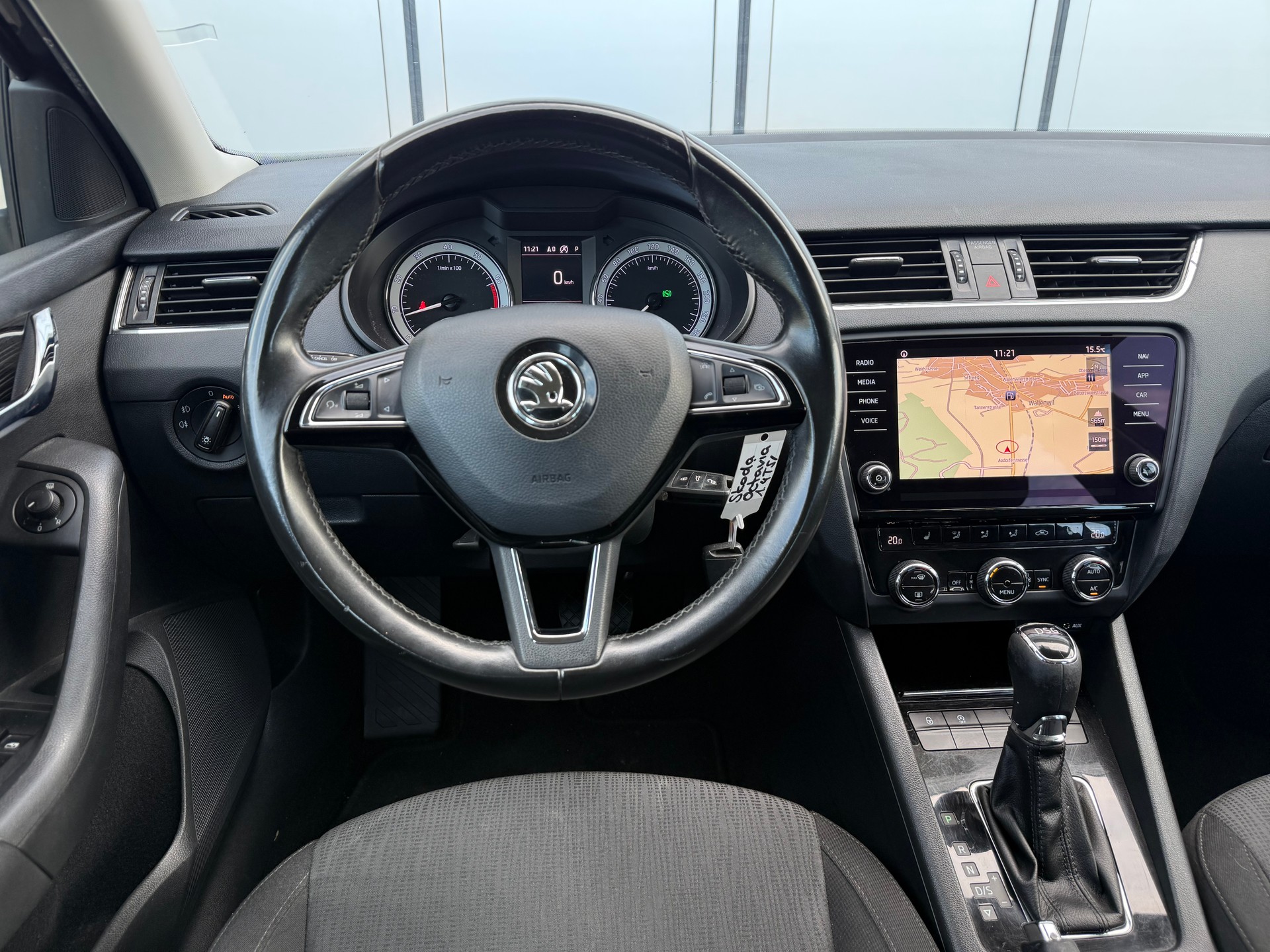 SKODA Octavia Combi 1.4 TSI Style DSG-image-6