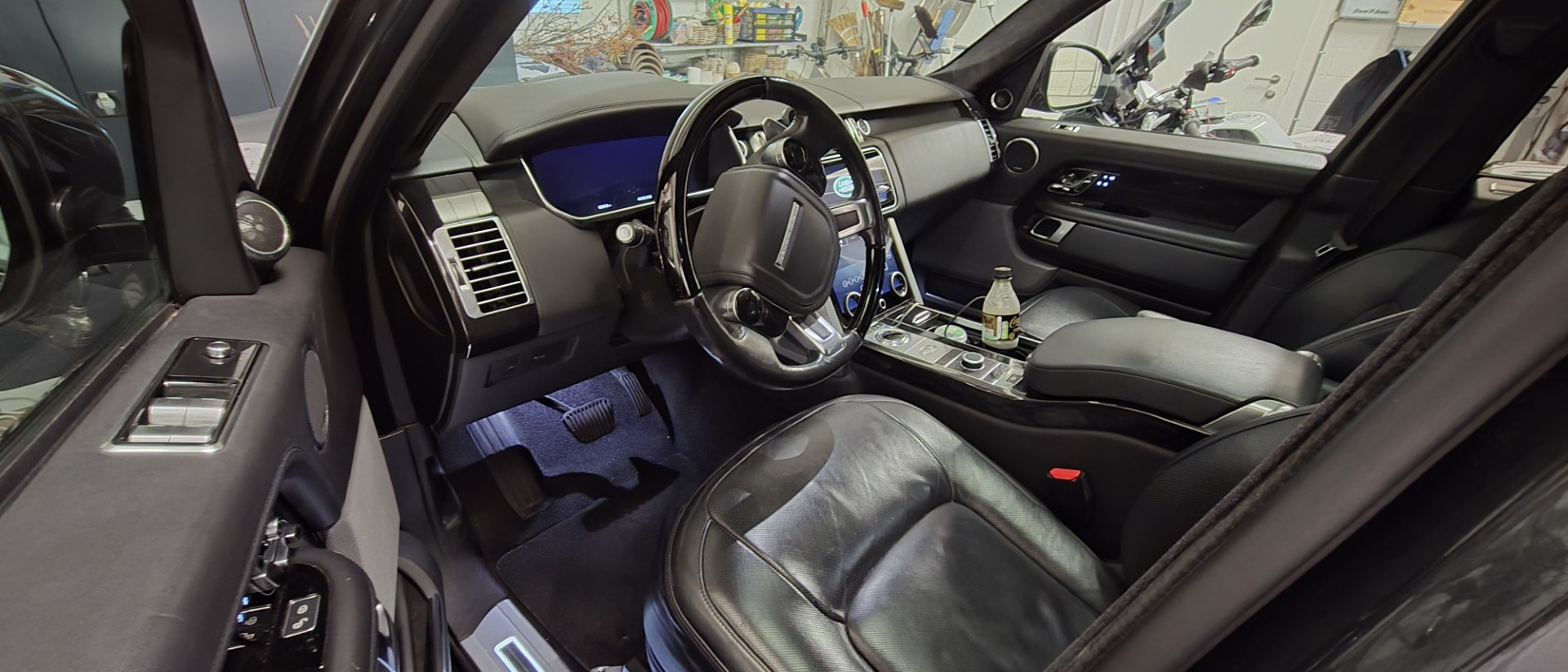 LAND ROVER 4.4 SDV8 Autobiography-image-3