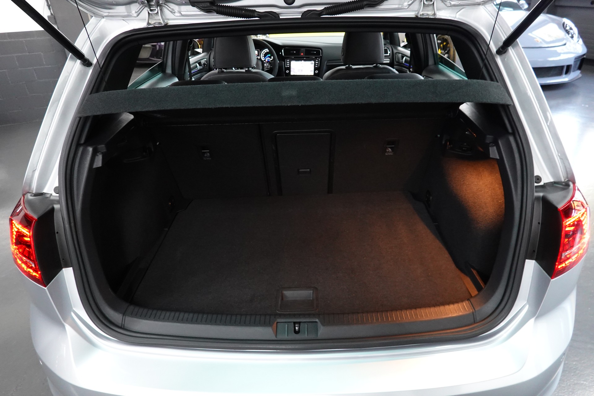VW GOLF 2.0 TSI R 4MOTION DSG 301 PS CH-FZ-image-31