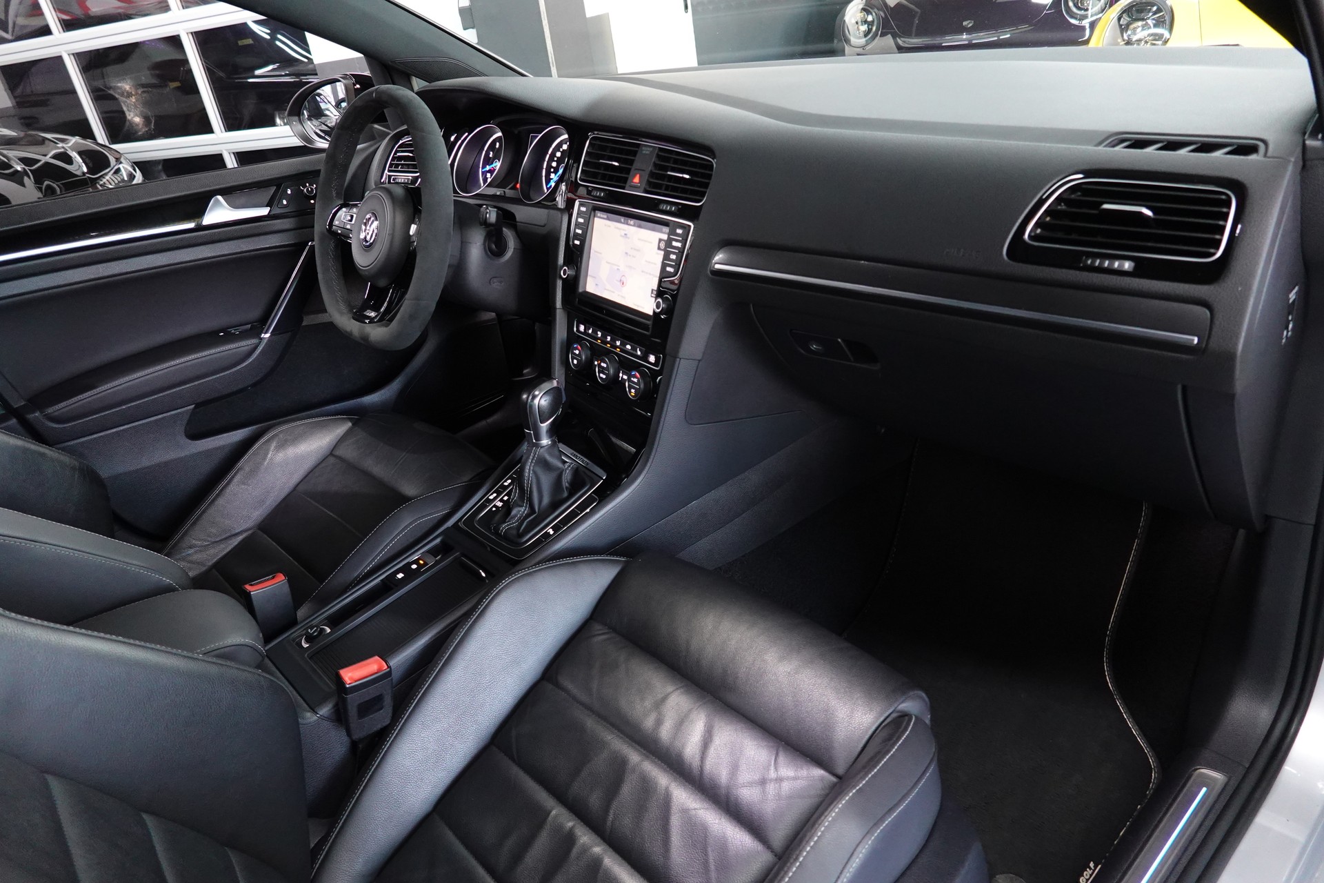 VW GOLF 2.0 TSI R 4MOTION DSG 301 PS CH-FZ-image-36
