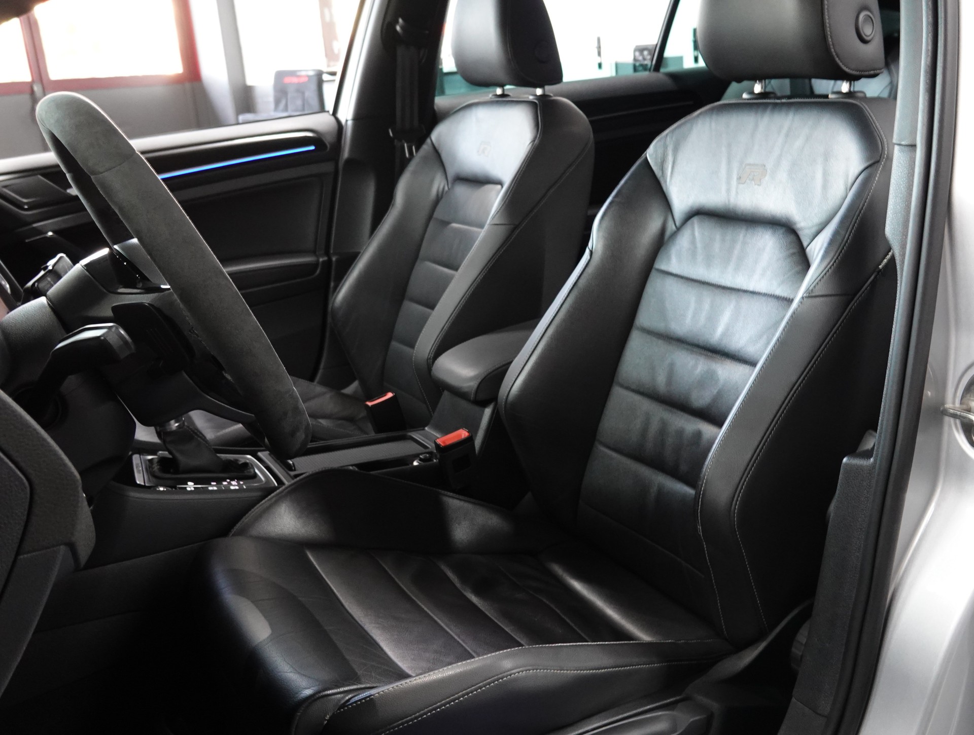VW GOLF 2.0 TSI R 4MOTION DSG 301 PS CH-FZ-image-27