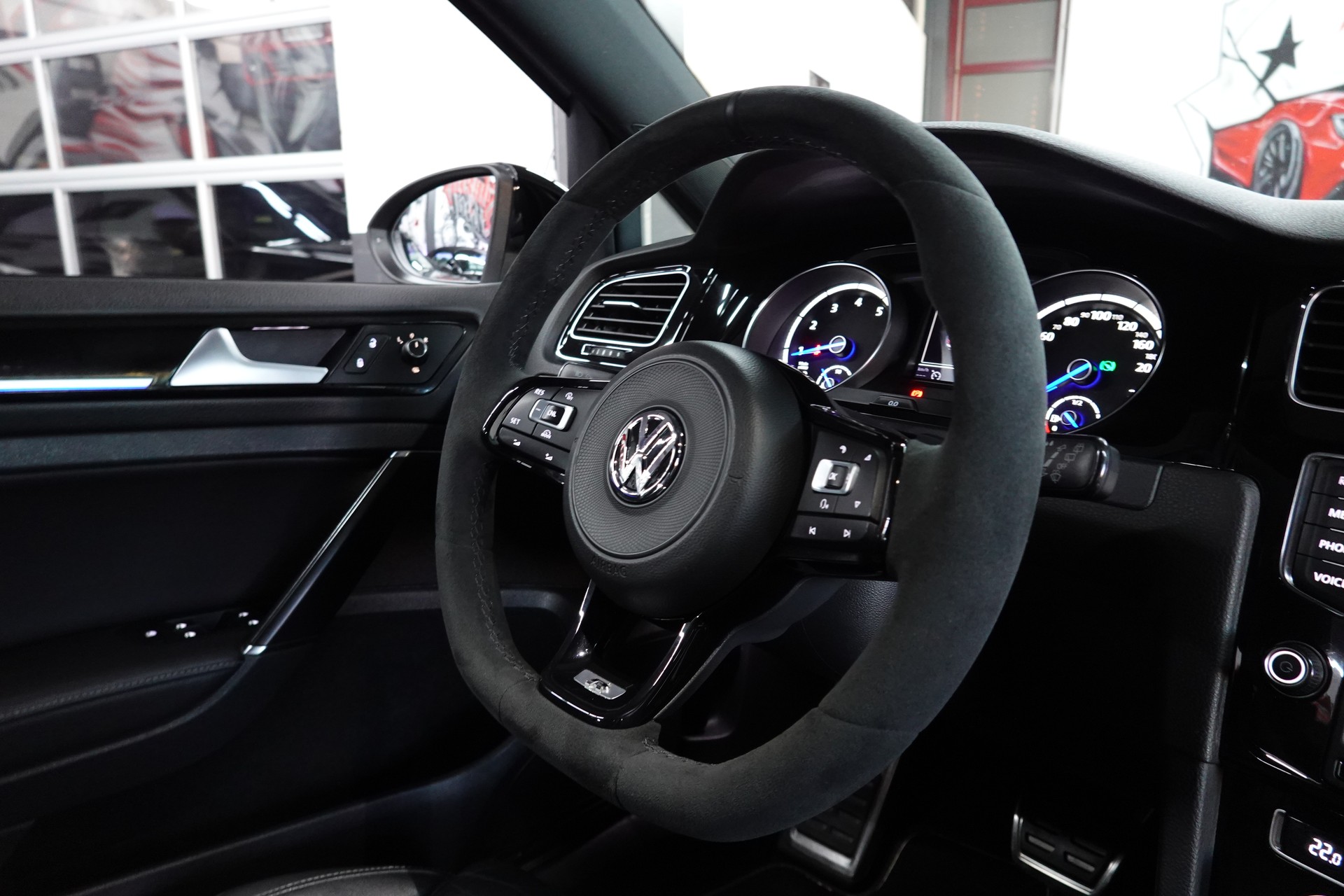 VW GOLF 2.0 TSI R 4MOTION DSG 301 PS CH-FZ-image-38