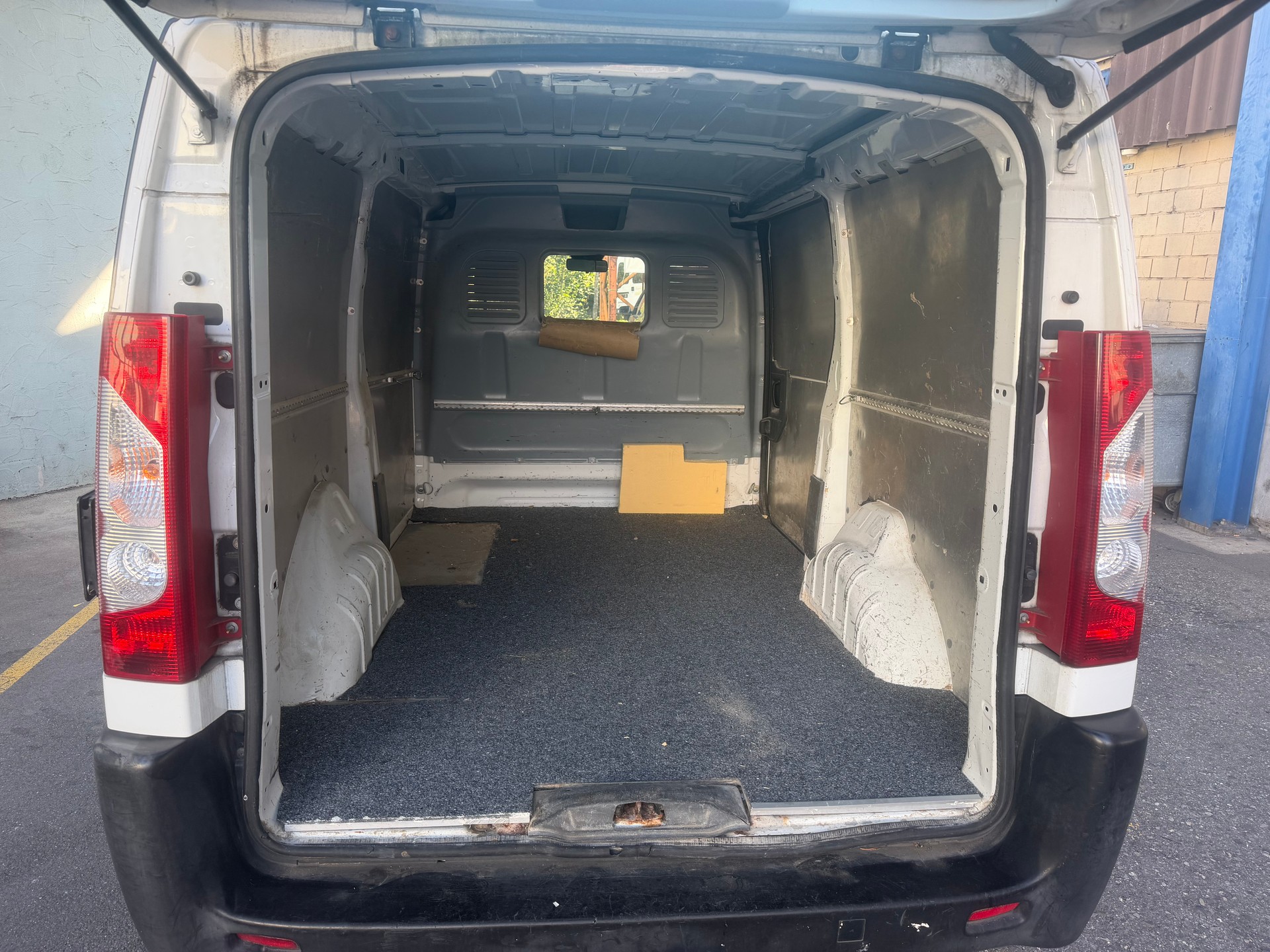 PEUGEOT Expert 2.0 HDi 227 L1H1-image-2