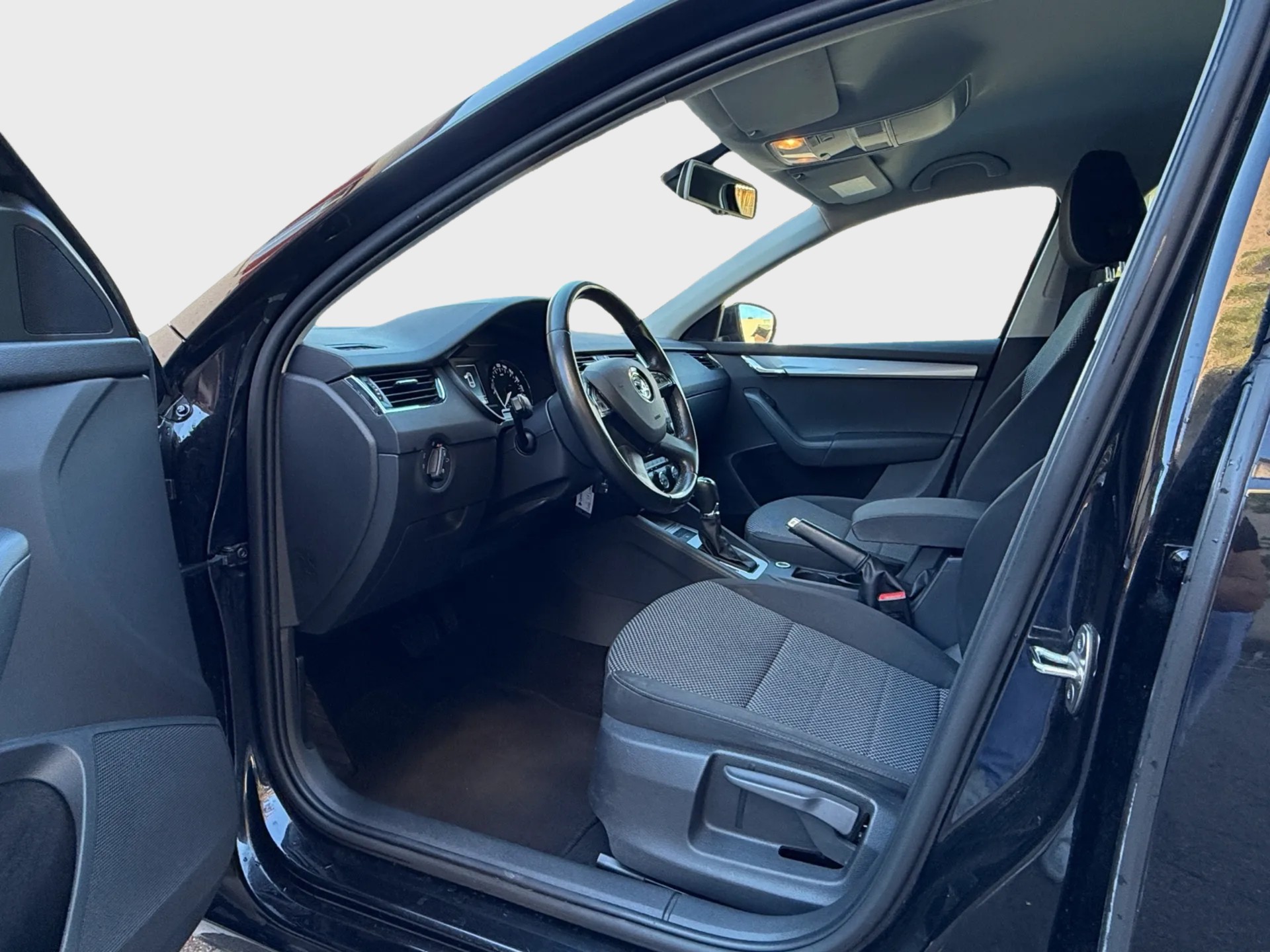 SKODA Octavia Combi 1.6 TDI Active DSG Frisch Ab MFK&Service-image-7