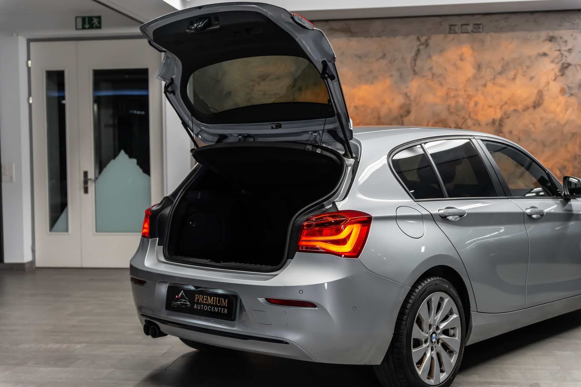 BMW 120d xDrive Sport Line Steptronic *Leder*R-Kamera*Abstandstempomat*-image-7
