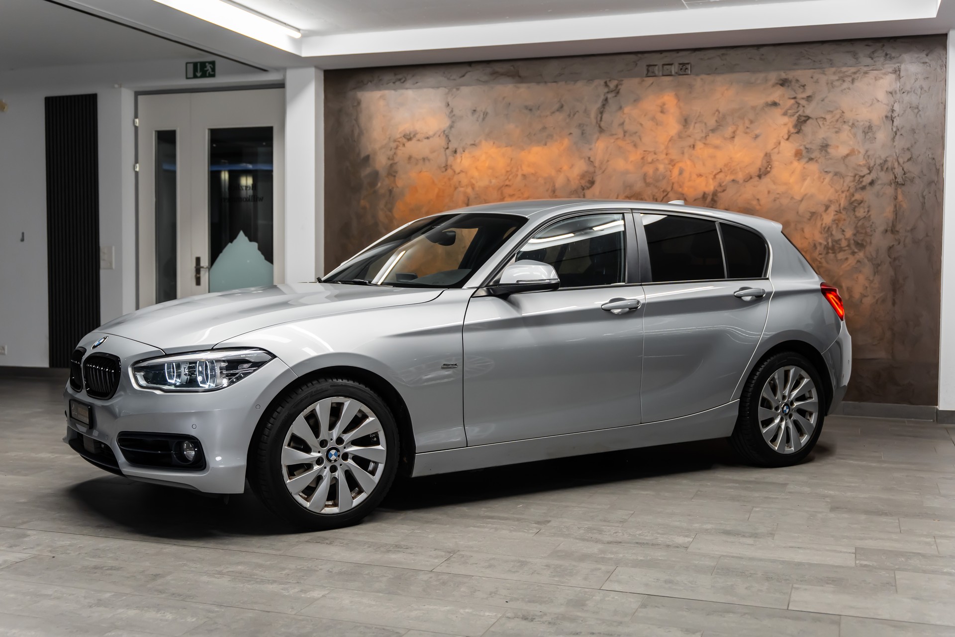 BMW 120d xDrive Sport Line Steptronic *Leder*R-Kamera*Abstandstempomat*-image-1